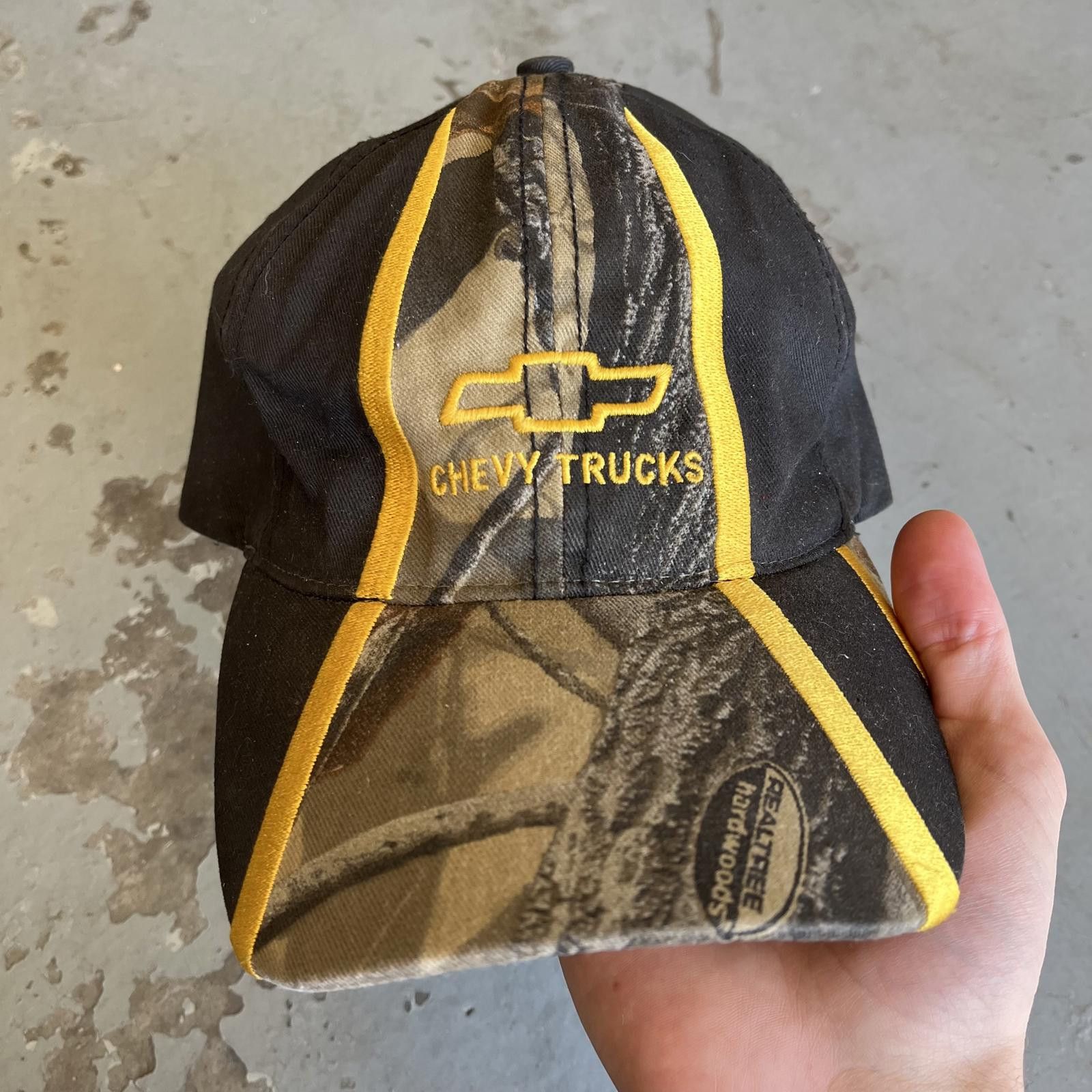 Chevrolet × Realtree × Vintage Vintage Y2K Chevy Trucks Realtree Hardwoods Camo Grunge Hat Size ONE SIZE - 1 Thumbnail