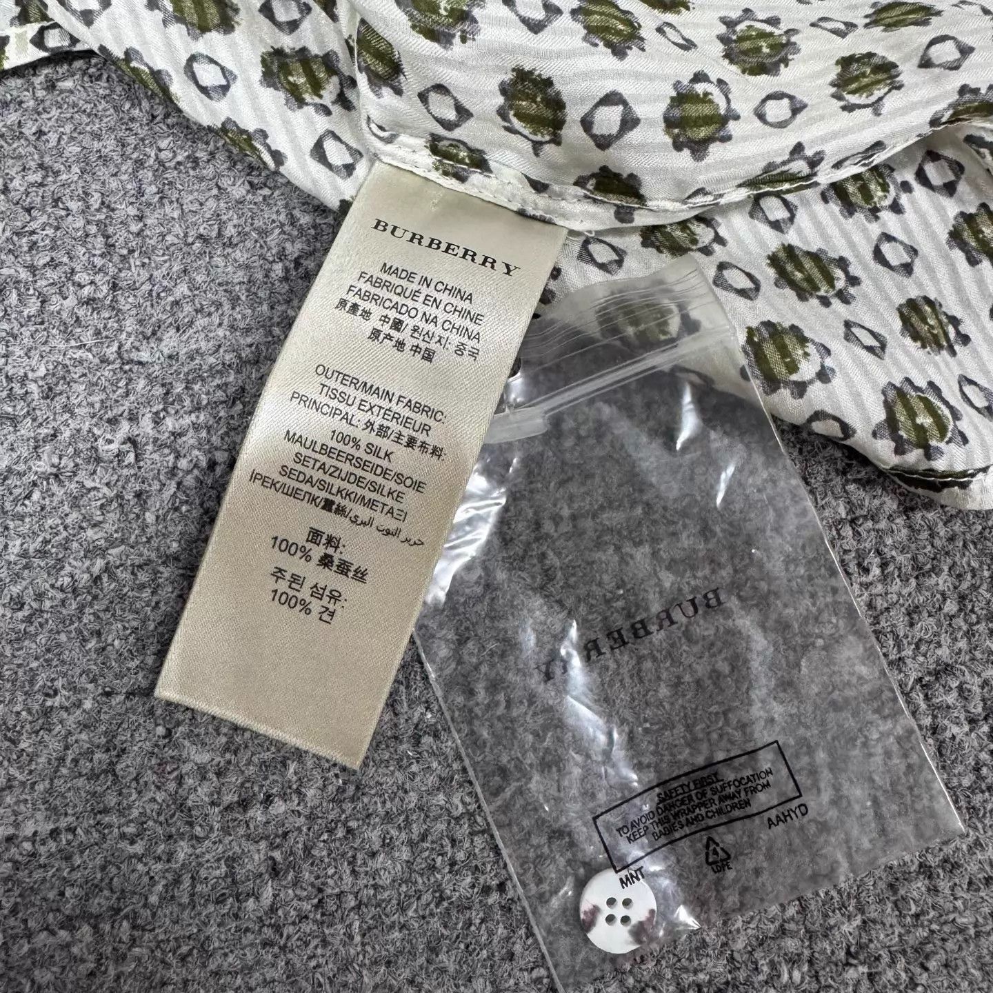 Burberry Burberry green floral silk LS XS long-sleeve shirt Size XS / US 0-2 / IT 36-38 - 7 Thumbnail
