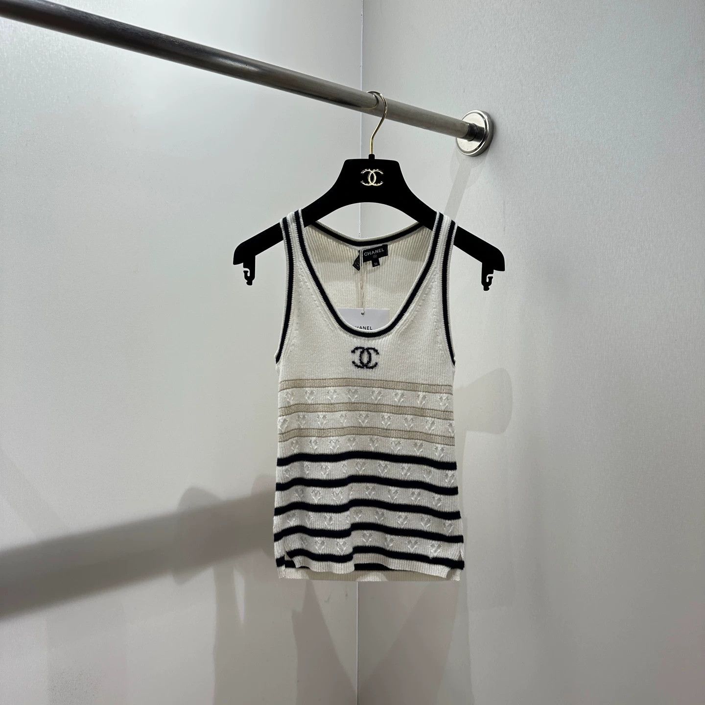 Chanel Chanel mar528 black white stripe logo knit vest cashmere 36 Size XS / US 0-2 / IT 36-38 - 1 Thumbnail