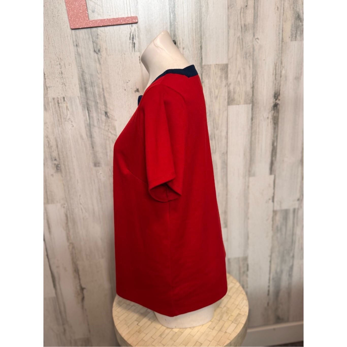 LIZ LISA Liz Claiborne Red Top with Navy Trim – Size L Size L / US 10 / IT 46 - 2 Thumbnail