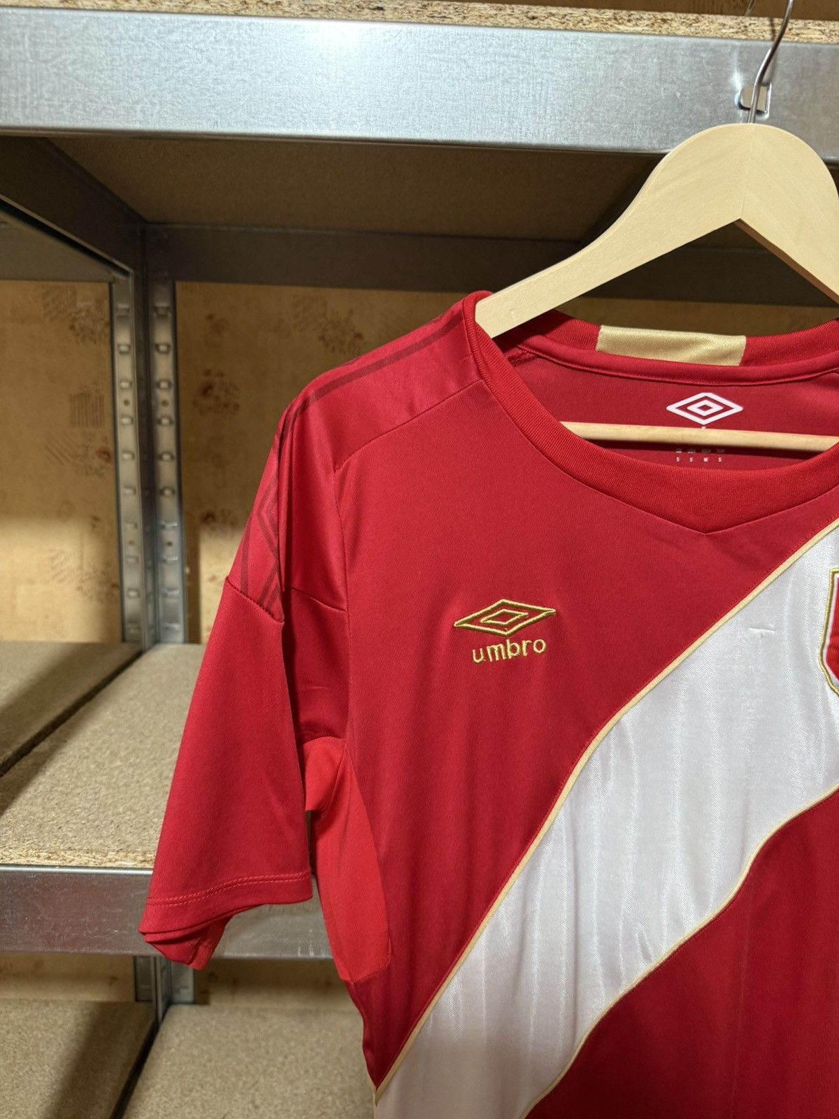 Umbro Rare Umbro FIFA World Cup Peru 2018 Away Soccer Jersey Size US S / EU 44-46 / 1 - 3 Thumbnail