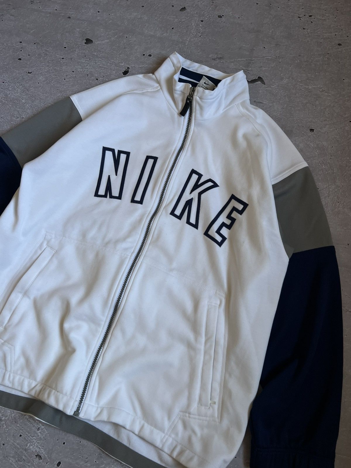 Nike Vintage Nike Full Zip Jacket Navy Men’s Retro Style Size M Size US M / EU 48-50 / 2 - 3 Thumbnail