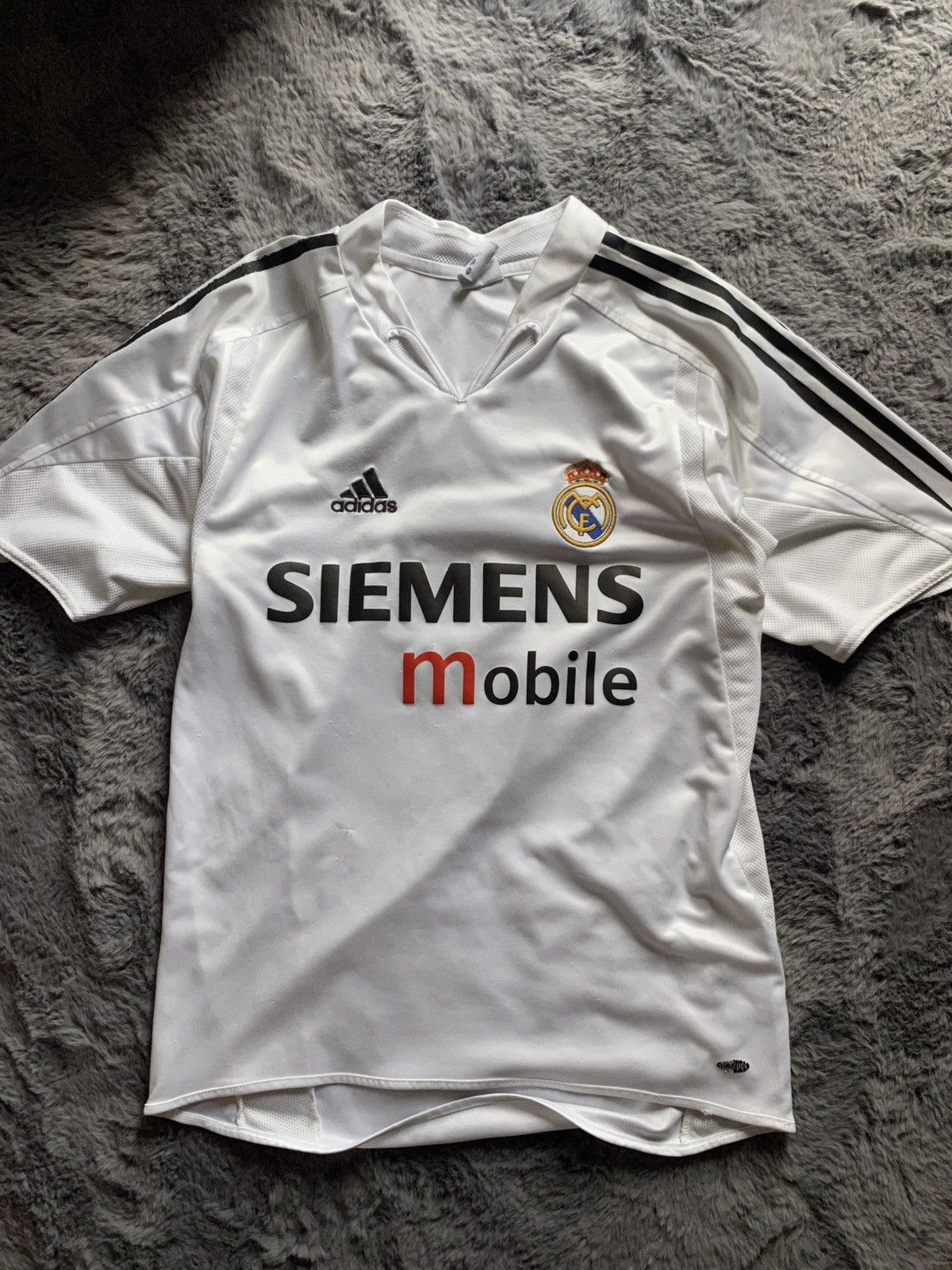 Adidas Real Madrid 2004/2005 — #16 GRAVESEN (Size S) Size US S / EU 44-46 / 1 - 2 Thumbnail