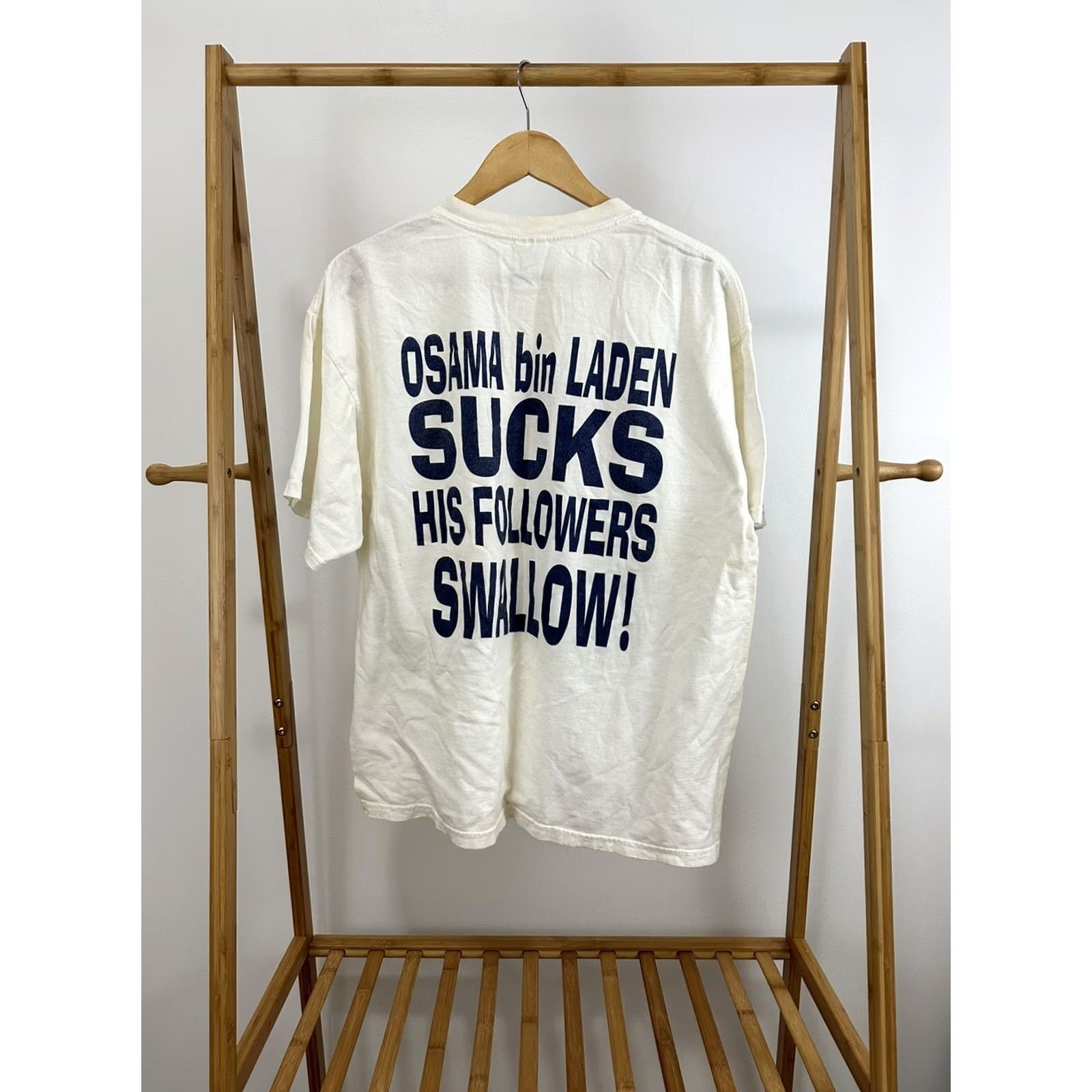 Gildan VTG Calvin Osama Bin Laden Sucks His Followers Swallow Team USA RARE T-Shirt XL Shirt Men White USA War terrorist Size US XL / EU 56 / 4 - 2 Thumbnail