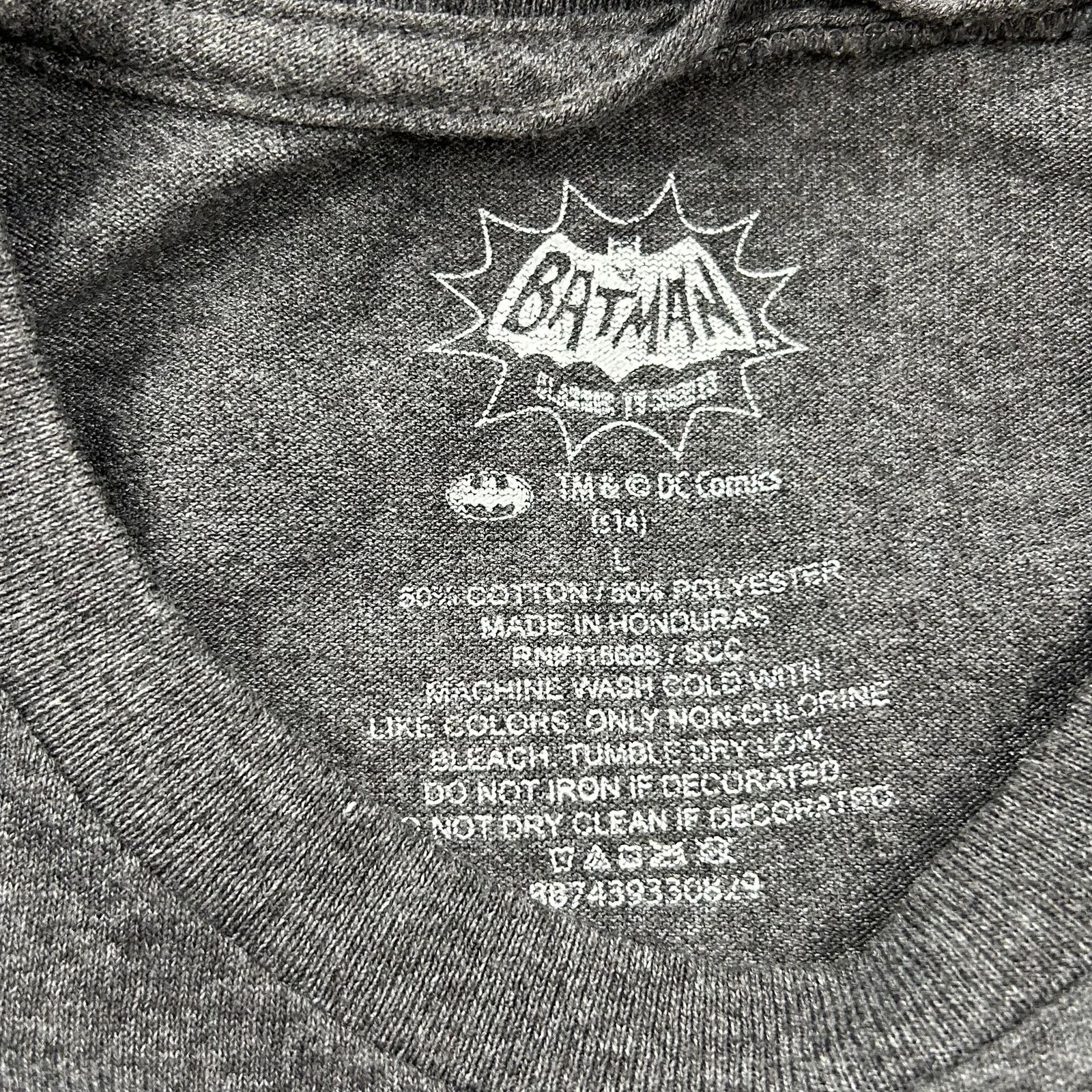 DC Comics DC Comics Batman Old School 1960s wall climb Tee T Shirt L Size US L / EU 52-54 / 3 - 5 Thumbnail