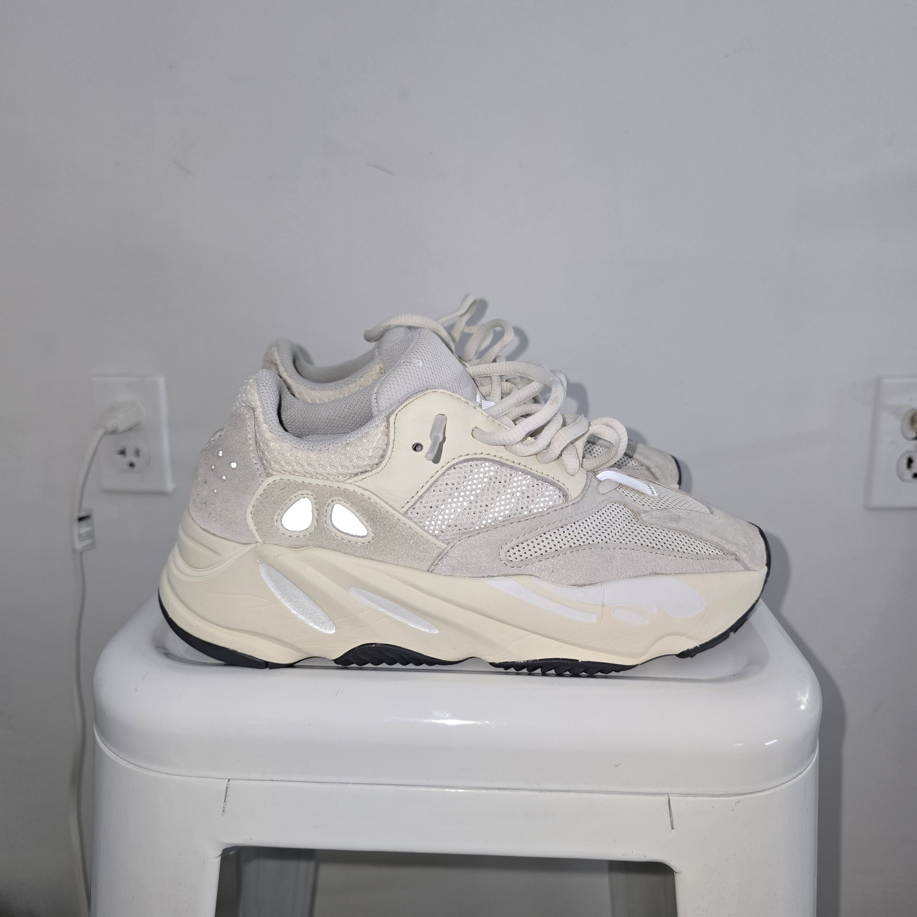 Adidas × Kanye West Yeezy 700 Analog Size 6 Size US 6 / EU 39 - 1 Thumbnail