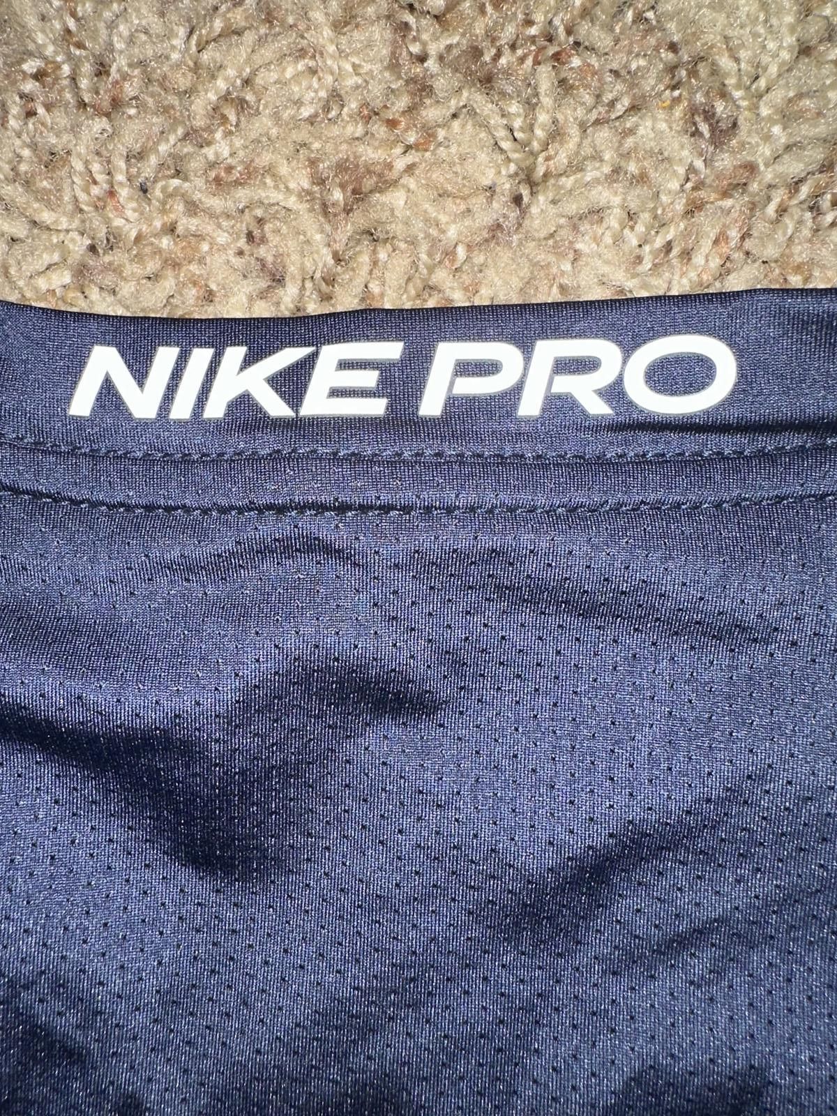Nike Nike Pro Dri-FIT Men's Slim Fit Sleeveless Top Size US M / EU 48-50 / 2 - 5 Thumbnail