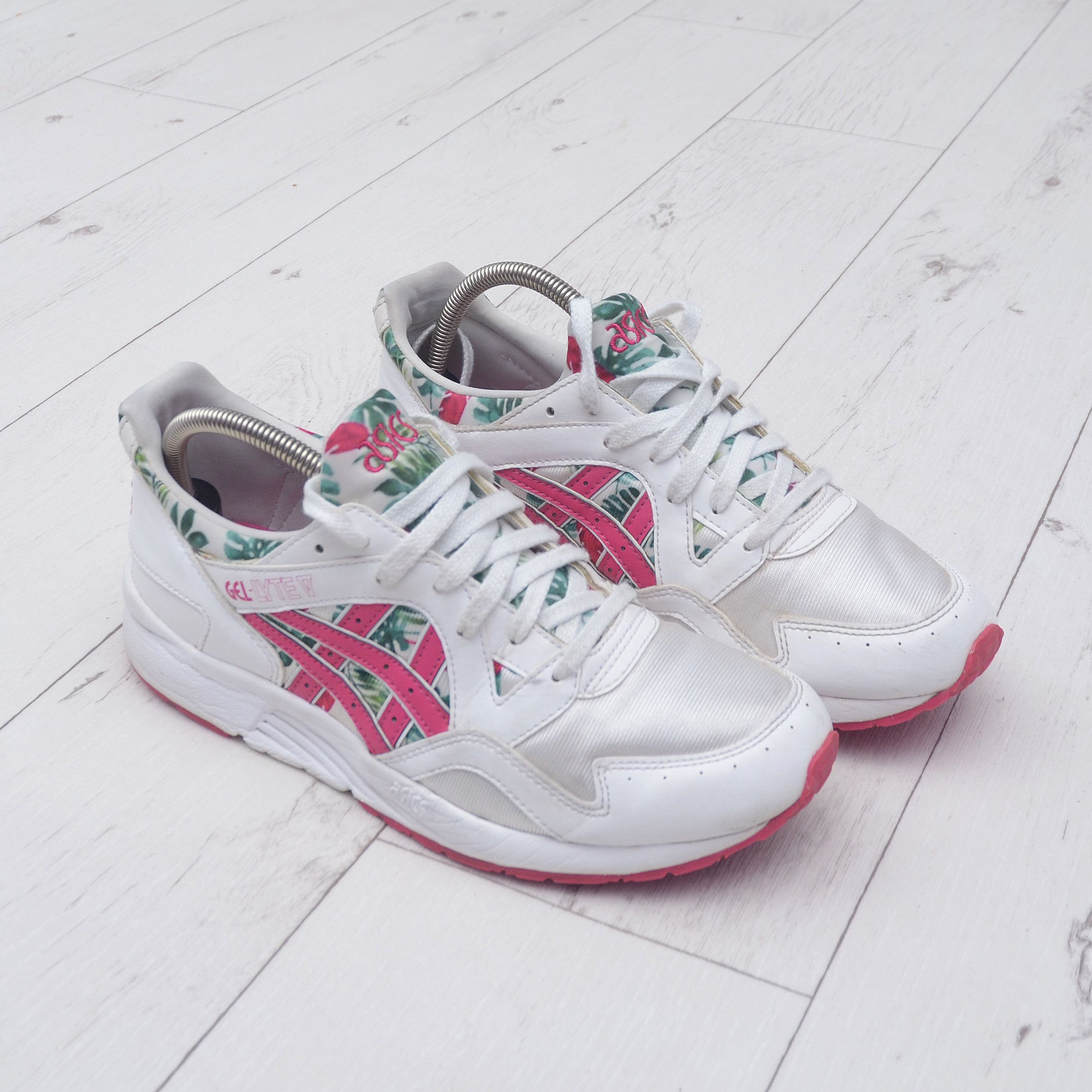 Asics Asics Gel Lyte 5 Women's Sneakers White Flowers Print sz 38 Size US 5.5 / IT 35.5 - 4 Thumbnail