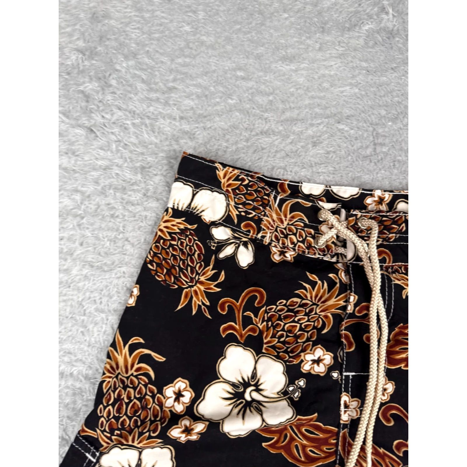 Swims VINTAGE Unbranded Board Shorts Mens 28 Black Beige Floral Hawaiian US Made Polyester Swim Surf Beach Drawstring Men Size US 28 / EU 44 - 4 Thumbnail