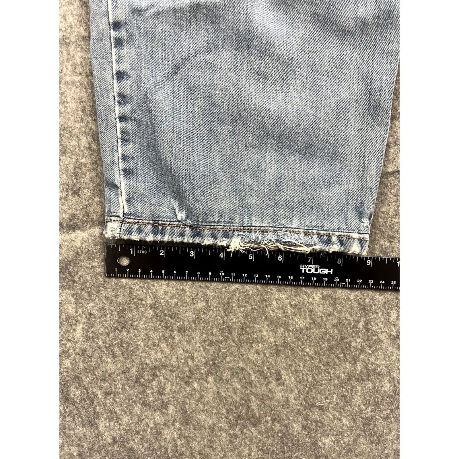 Levi's VINTAGE Levi's 550 Jeans Men Relaxed Fit Cropped Hem Distressed Size 36x32 36x27 Blue Denim 5-Pocket USA Leather Patch Zip Fly Size US 36 / EU 52 - 7 Thumbnail
