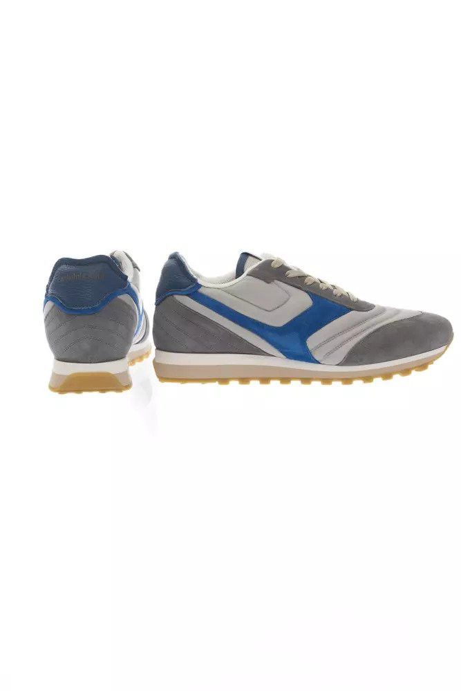 Sneaker With Laces Rubber Sole Back With Contrasting Print.