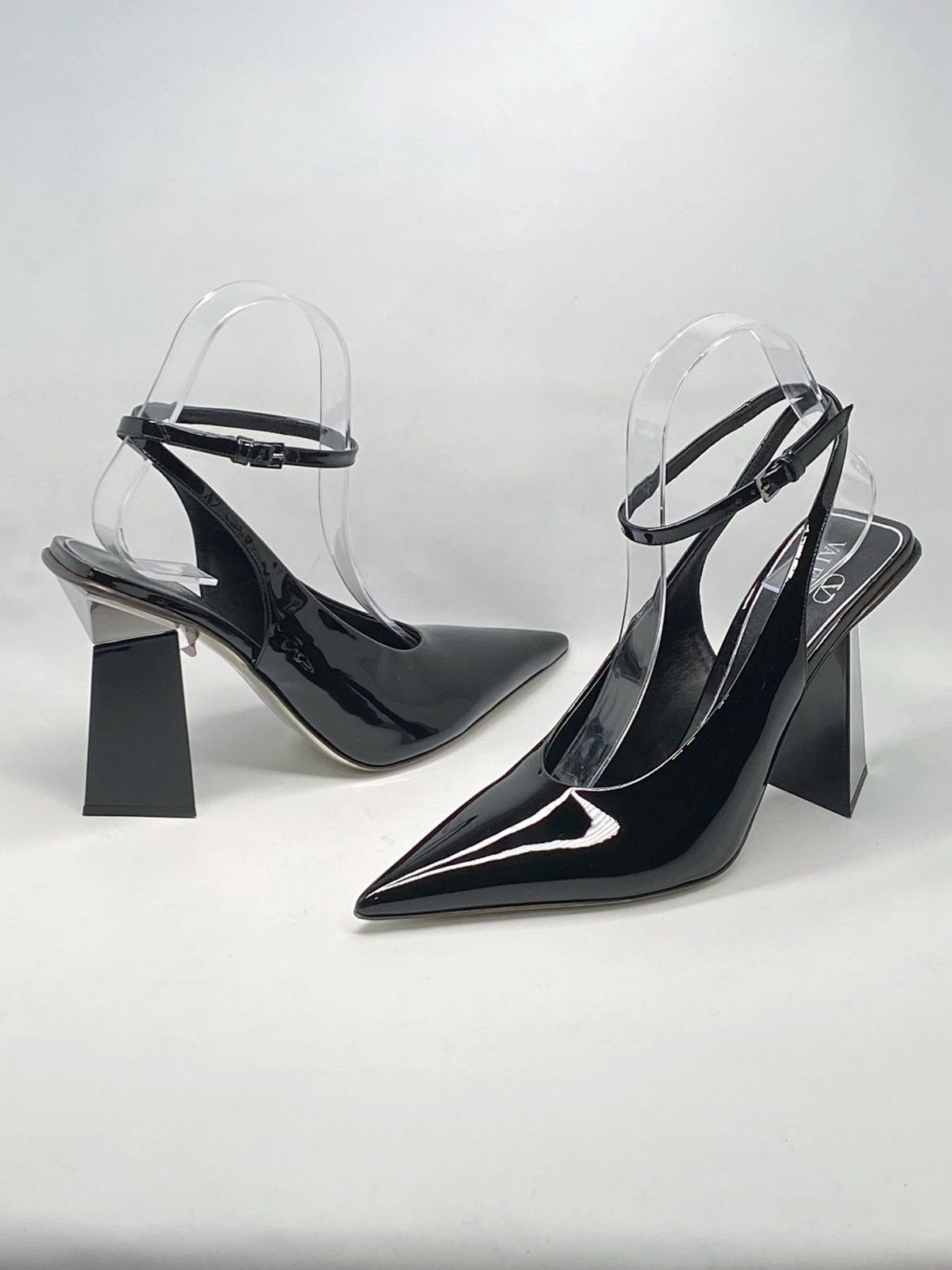 Valentino Valentino Garavani One Stud Patent Leather Pumps size 37 Size US 7 / IT 37 - 9 Thumbnail