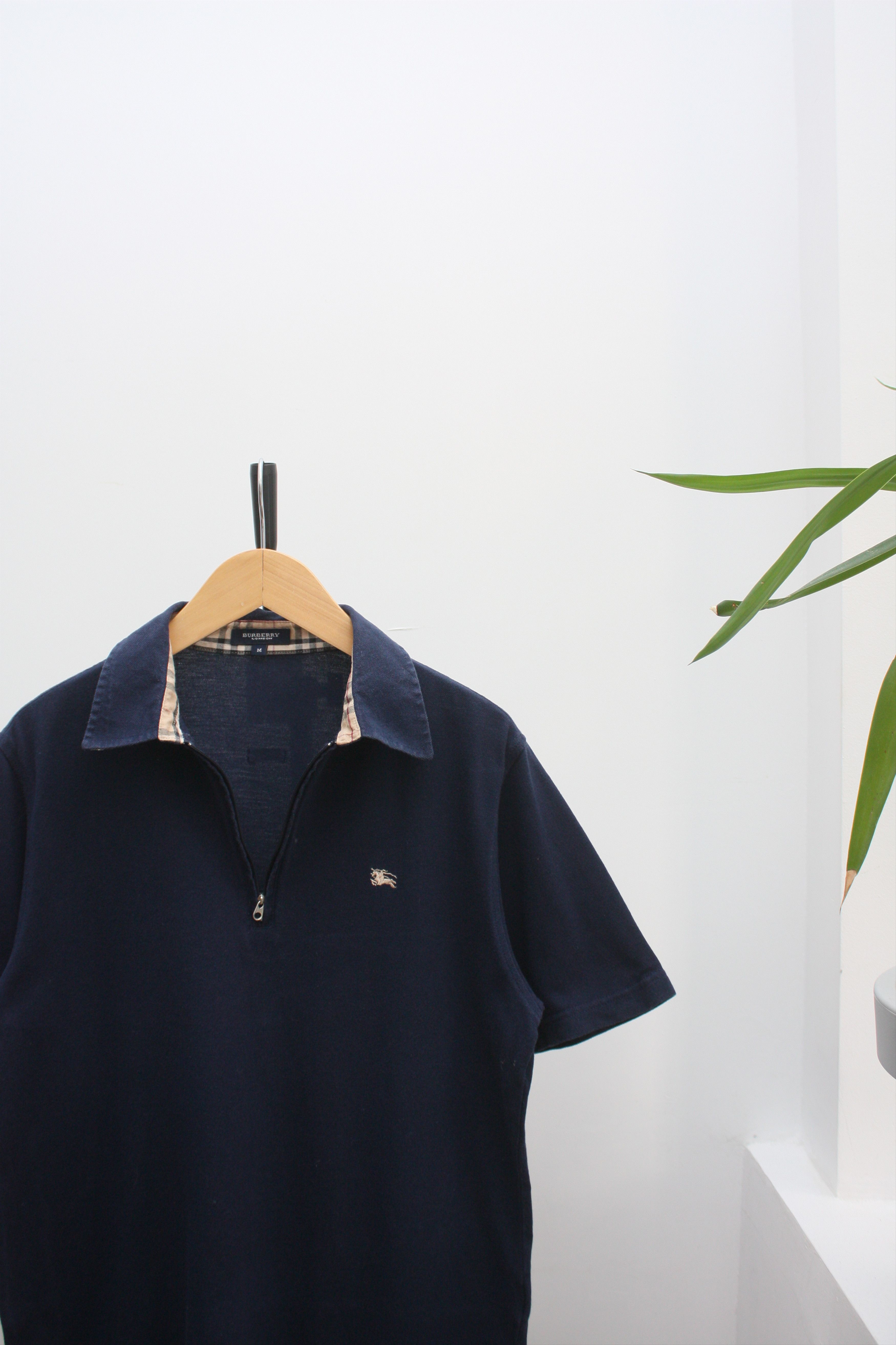 Burberry Burberry Vintage Navy Nova Check Collar Polo Medium Women's Size M / US 6-8 / IT 42-44 - 1 Thumbnail