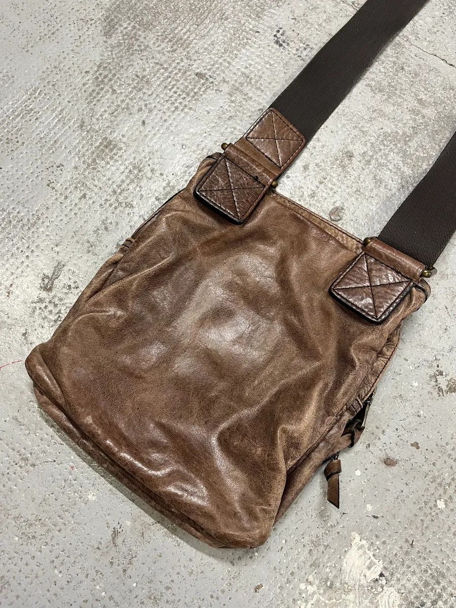 Dolce & Gabbana 2000s Dolce & Gabbana Brown Faded Leather Shoulder Bag Size ONE SIZE - 7 Thumbnail