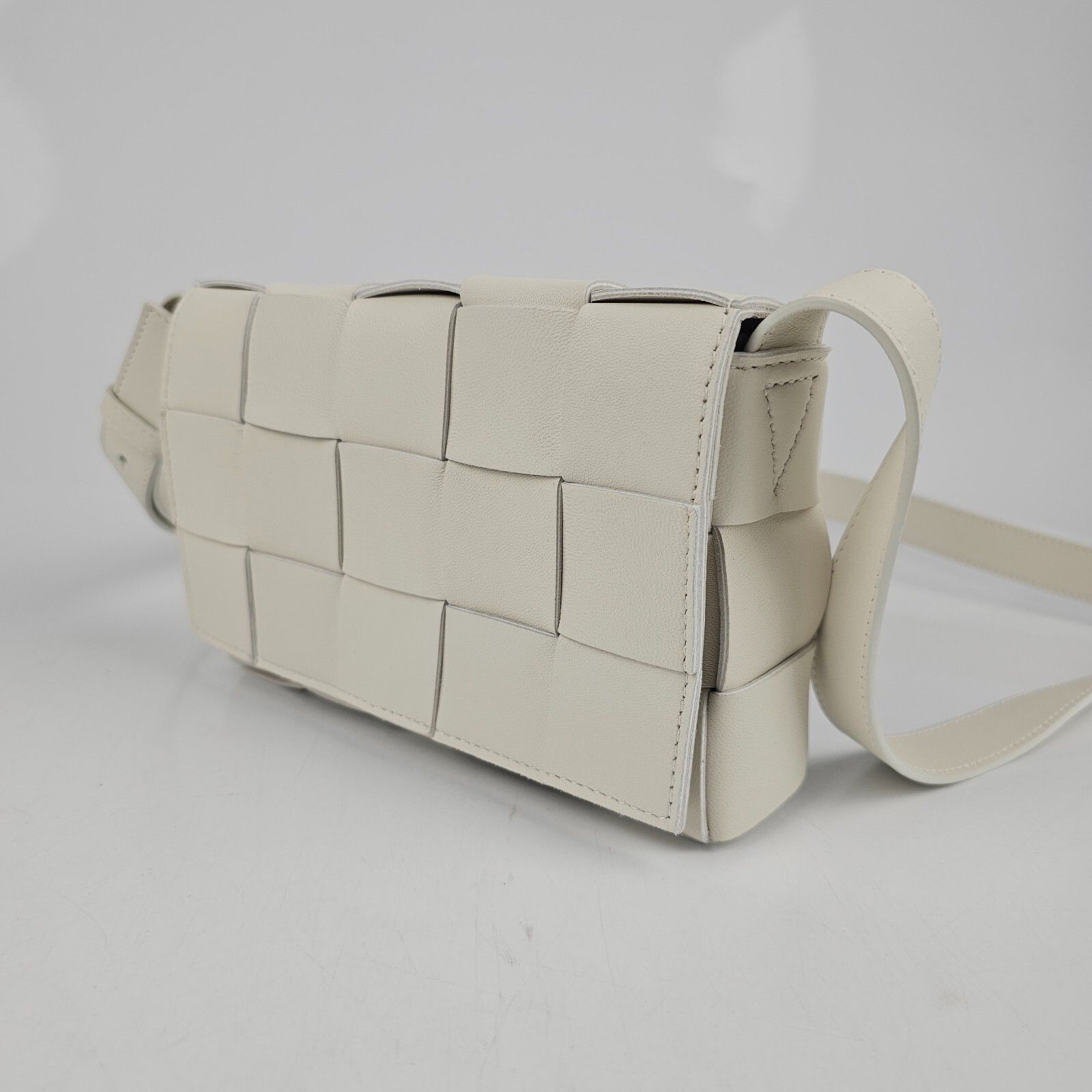 Bottega Veneta Bottega Veneta Small Cassette $2600 White/Gold Leather Shoul Size ONE SIZE - 4 Thumbnail