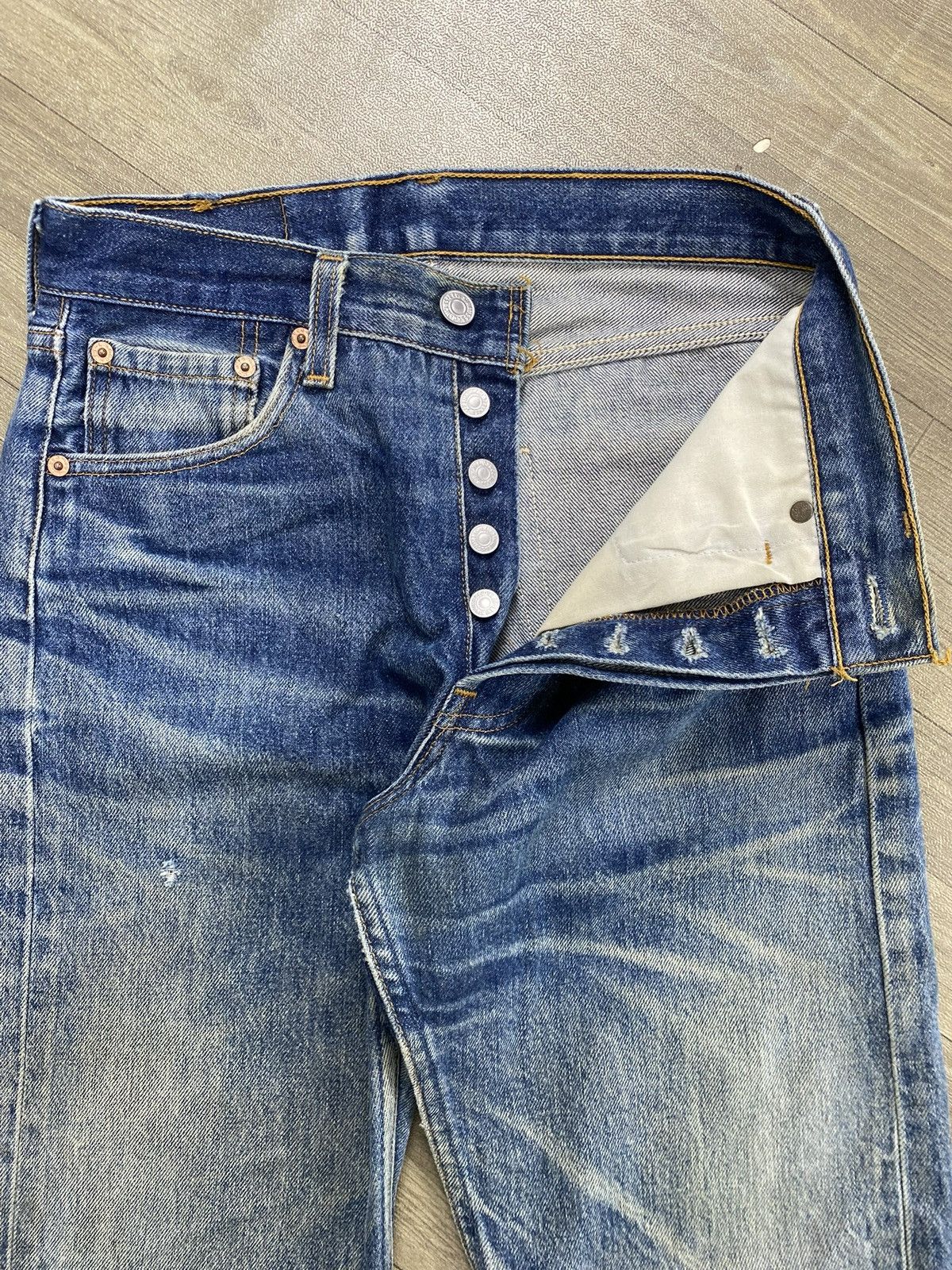 Levi's Vintage Clothing 🇺🇸1990s Vintage Levis 501XX 29x36 Distressed Faded Blue Jeans Size US 29 - 8 Thumbnail