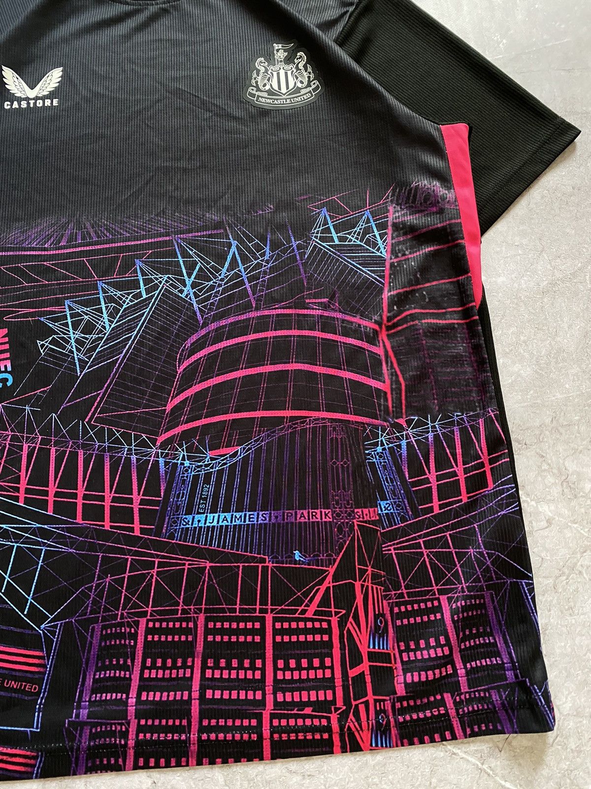 Castore × Vintage Newcastle United 23-24 Stadium Edition Castore Soccer Jersey Size US XL / EU 56 / 4 - 6 Thumbnail