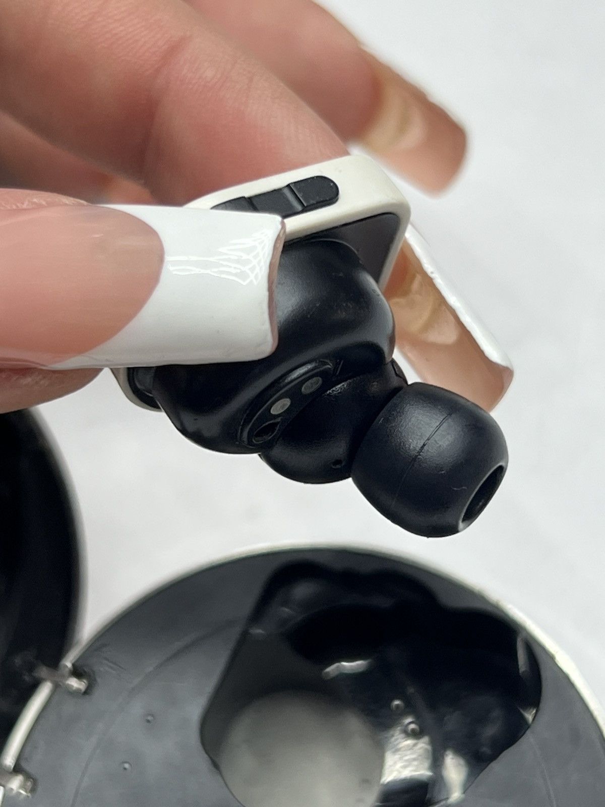 Louis Vuitton Louis Vuitton Earphones Size ONE SIZE - 7 Thumbnail
