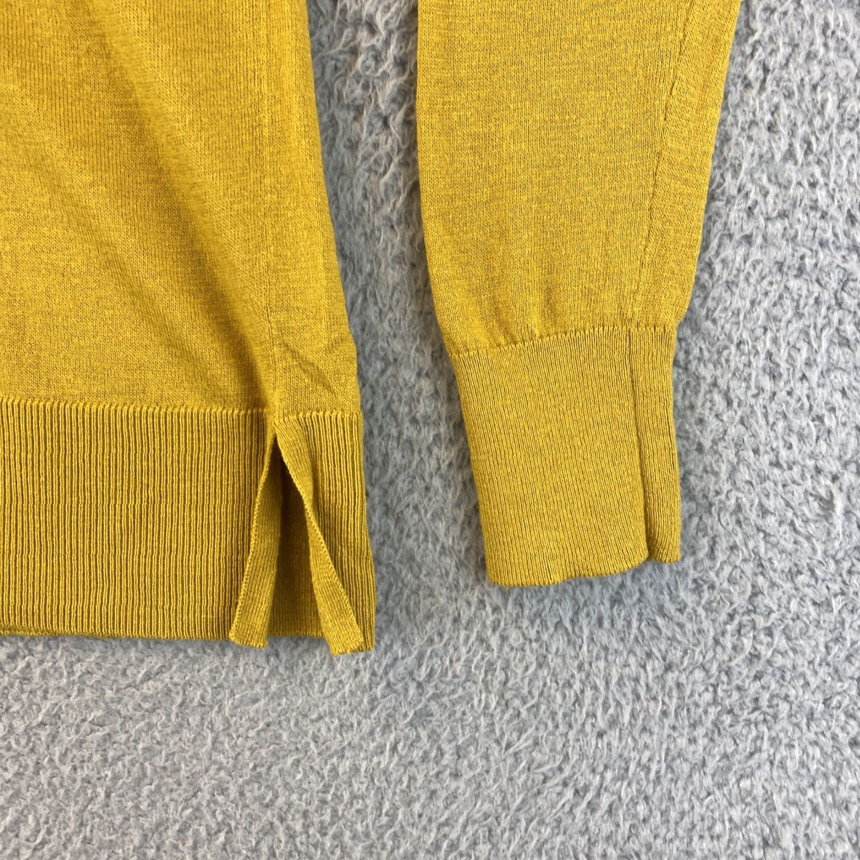 Ann Taylor Ann Taylor Loft Loft Size S Olive Button Down Long Sleeve Women's Light Sweater 72-9 / Velvet?ن Size S / US 4 / IT 40 - 2 Thumbnail