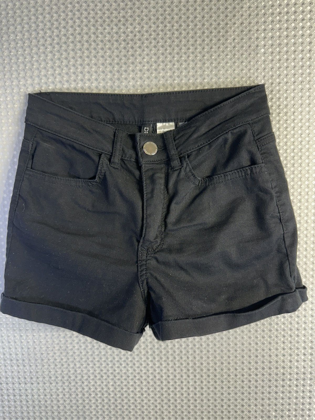 Divided H&M Divided cuffed Shorts Size 26" / US 2 / IT 38 - 2 Thumbnail