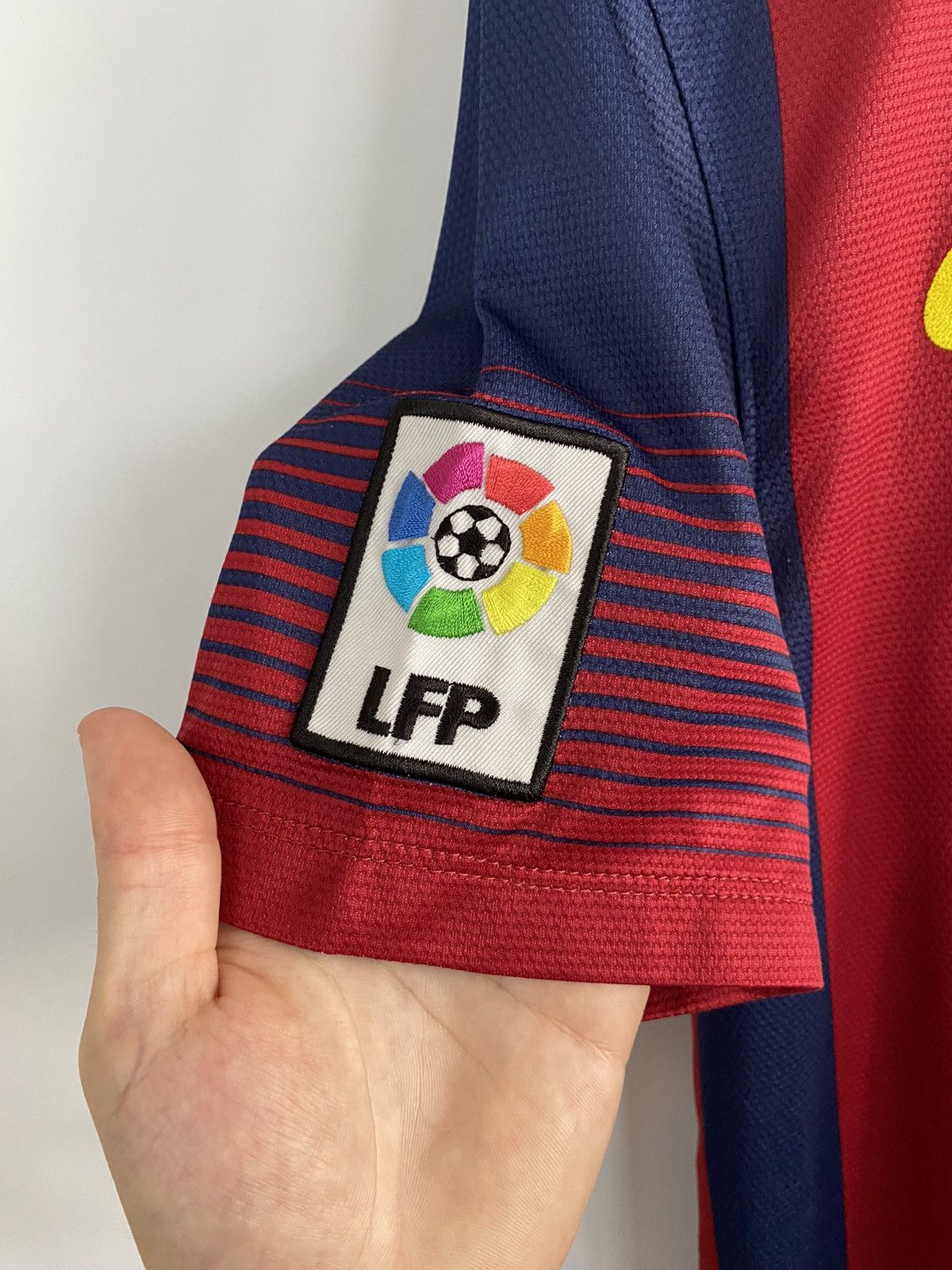 Nike 🇪🇸 F. C. Barcelona 2013 Nike Soccer Jersey T-Shirt Rare Retro Size US S / EU 44-46 / 1 - 7 Thumbnail