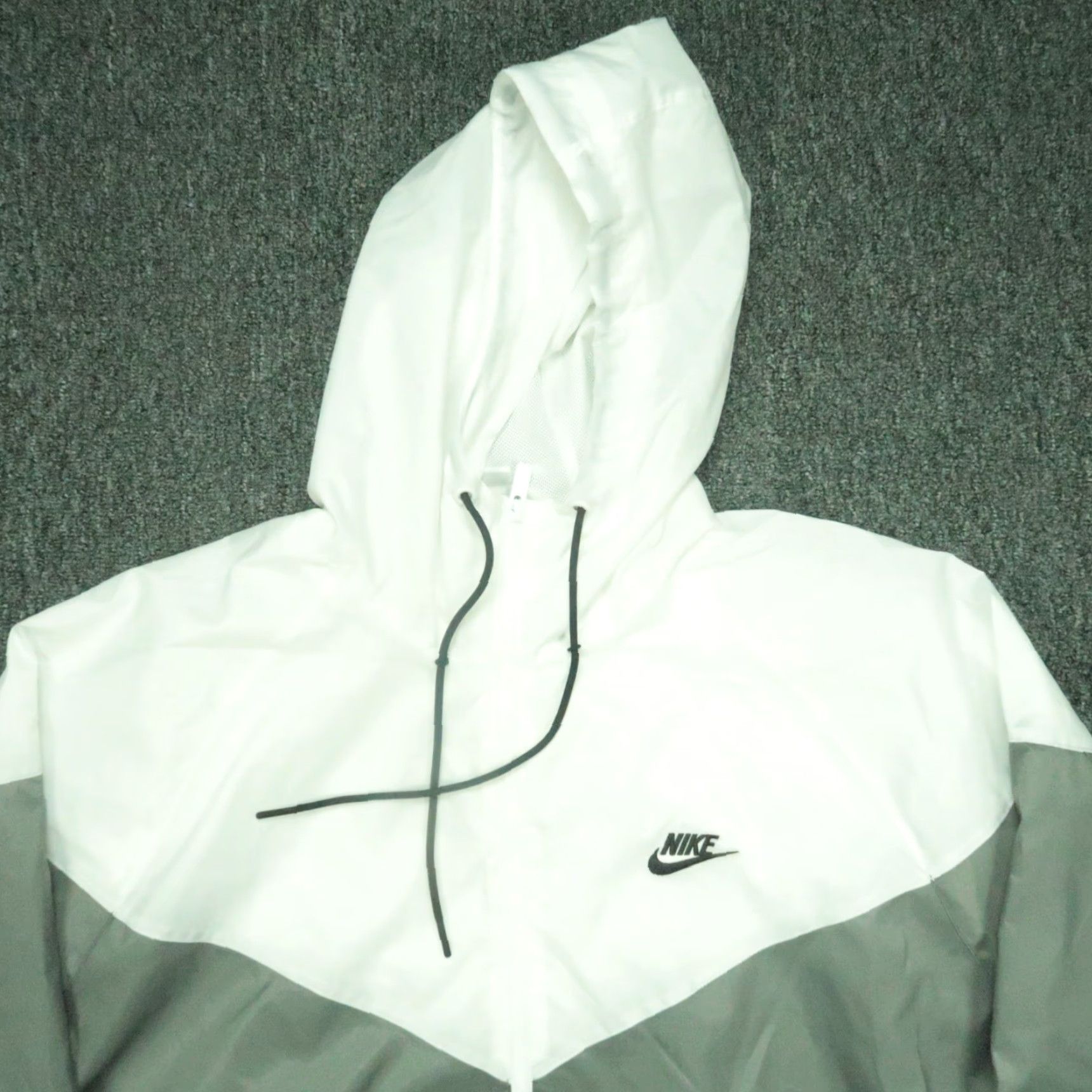 Nike Nike Windbreaker Jacket Men XL Hooded Mid-Length Zip Pockets Gray Smoke Grey White Solid Softshell Winter Spring Fall Sportswear Size US XL / EU 56 / 4 - 2 Thumbnail