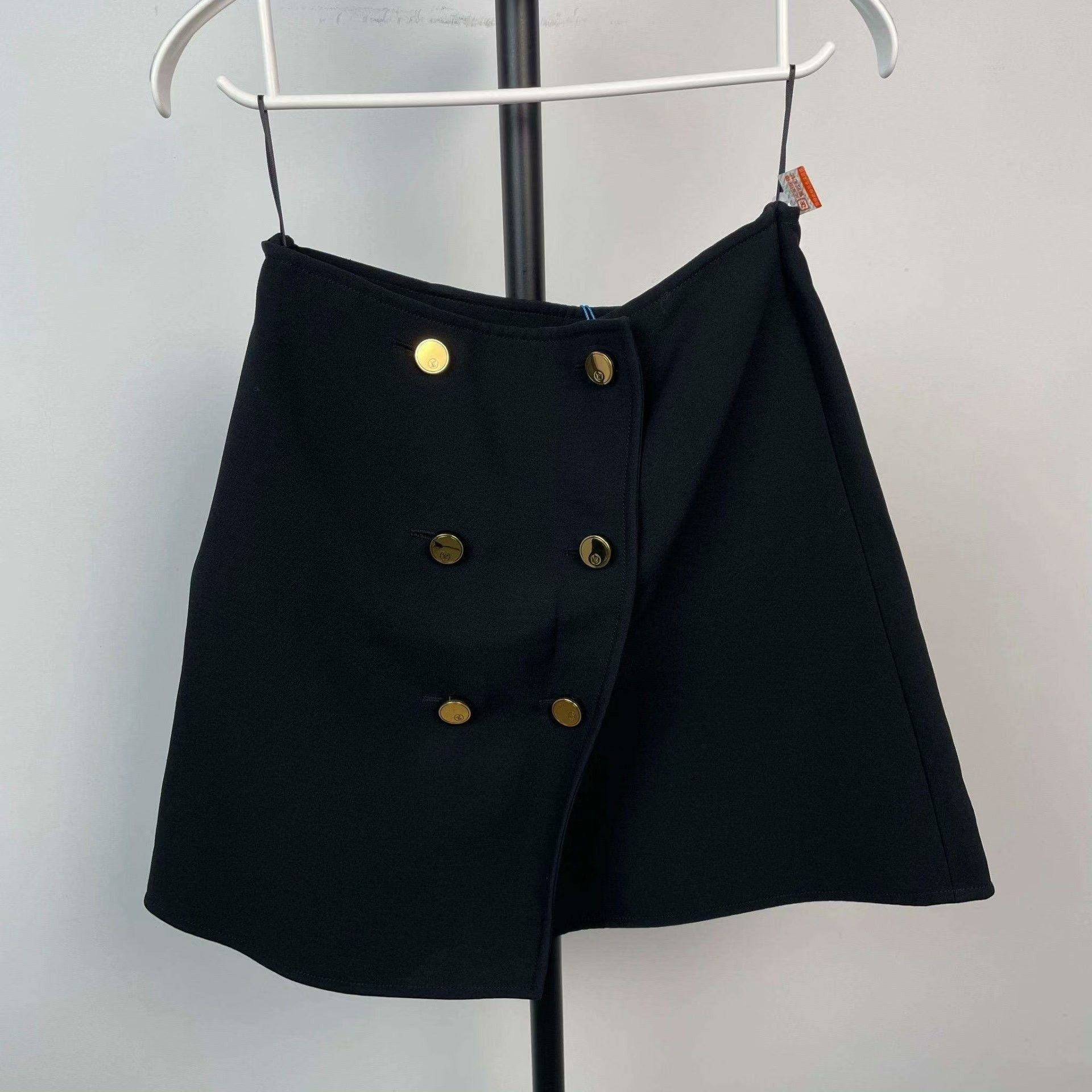 Louis Vuitton Louis Vuitton Black Skirt 34 Women Size 34" / US 12 / IT 48 - 1 Thumbnail