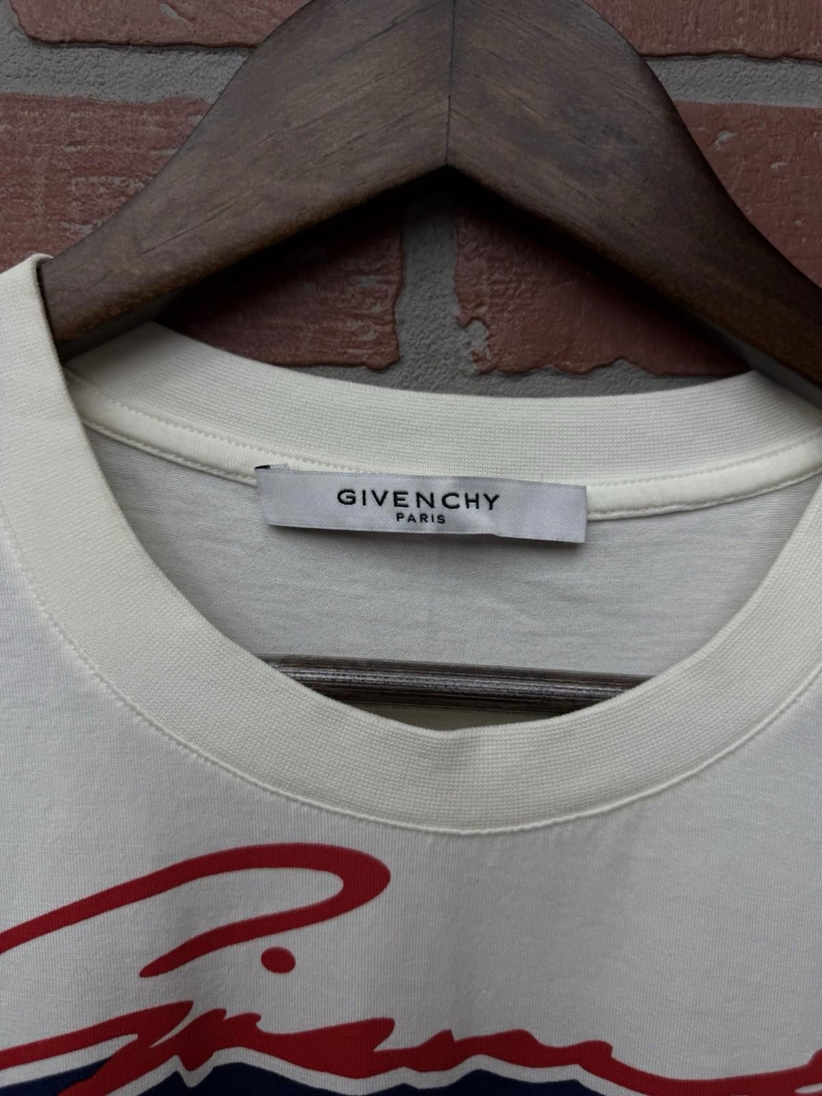 Givenchy GIVENCHY T-shirt White/Blue/Red Men’s Size Large Authentic Size US L / EU 52-54 / 3 - 11 Thumbnail