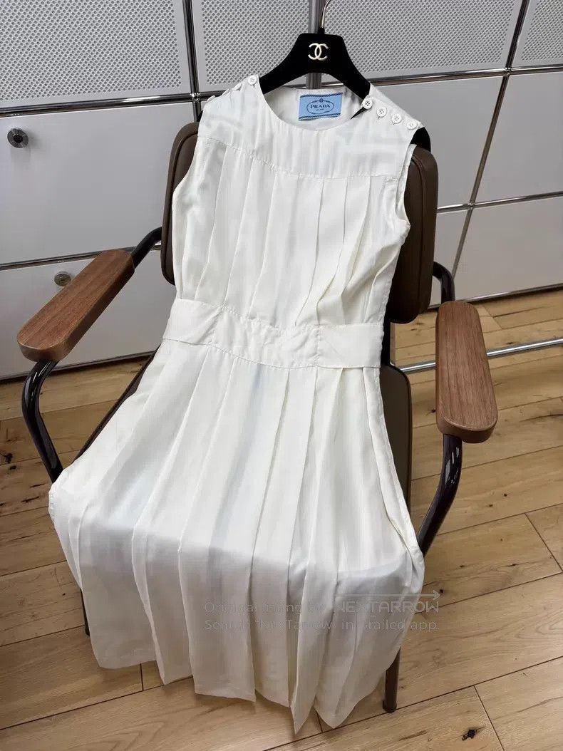 Prada Prada White sleeveless triangle pleated dress Size XS / US 0-2 / IT 36-38 - 5 Thumbnail