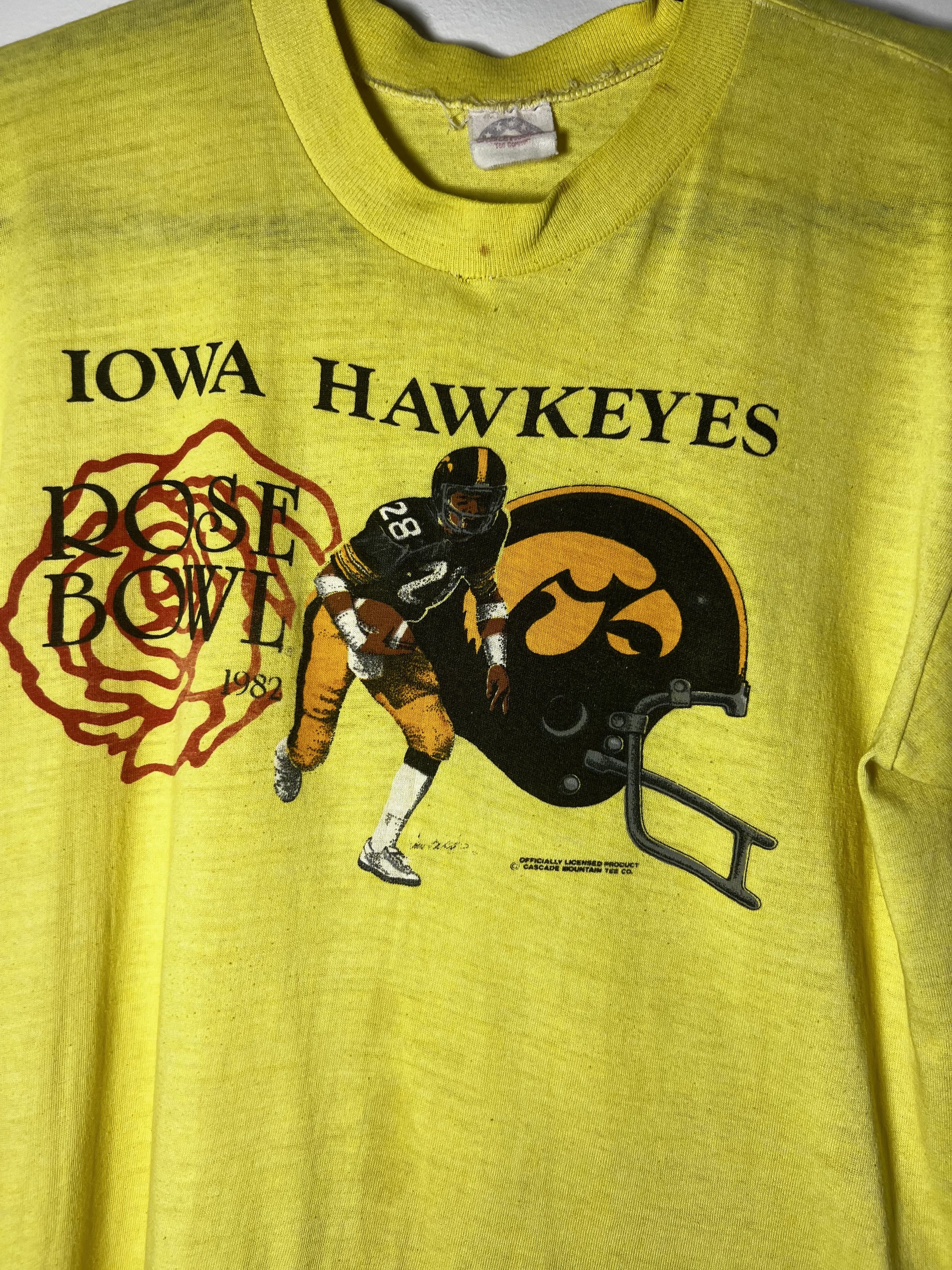 Vintage Vintage 1982 Iowa Hawkeys Rose Bowl Graphic T-Shirt Size US M / EU 48-50 / 2 - 2 Thumbnail