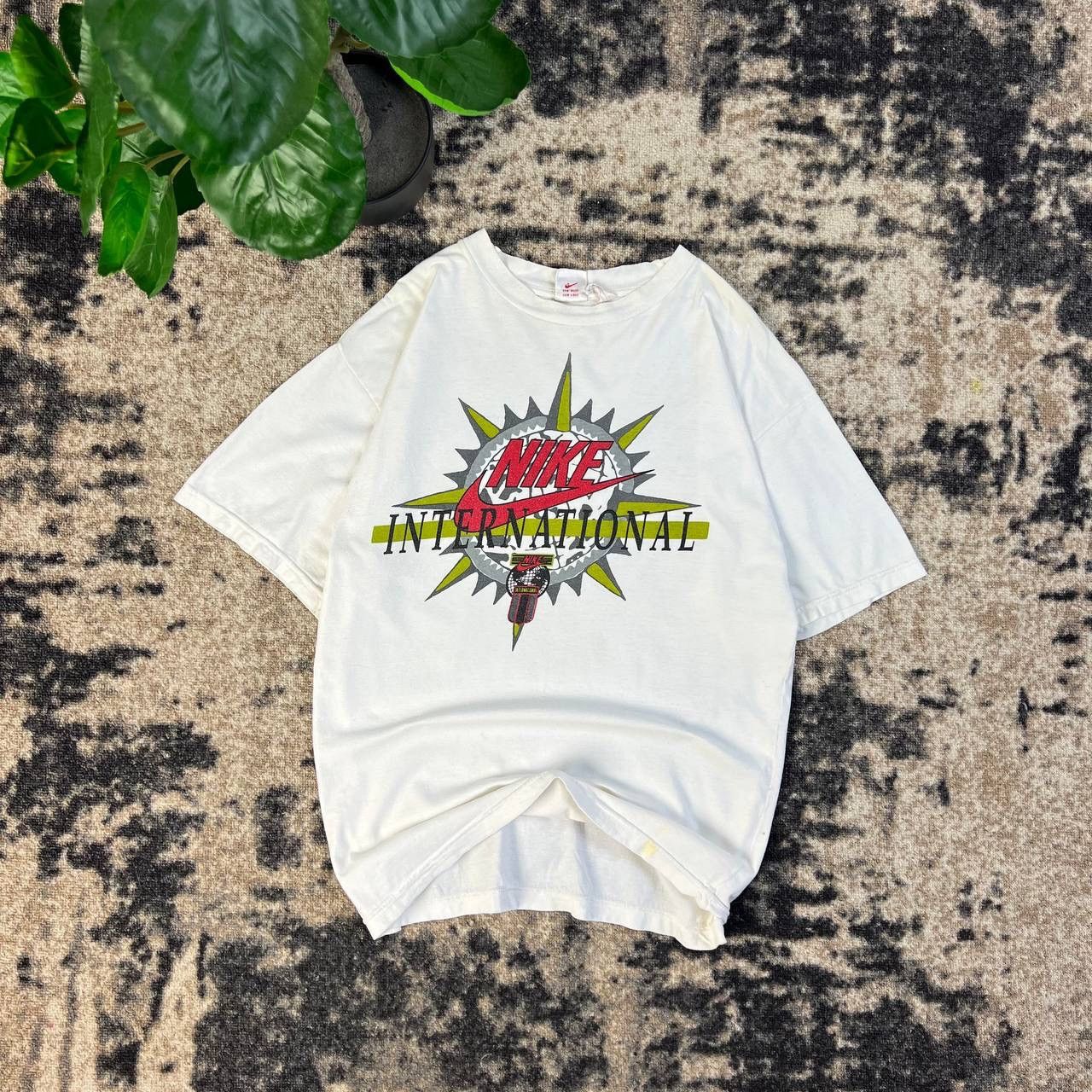 Nike Nike International Big Logo Vintage 90s White T-Shirt 1TS15 Size US L / EU 52-54 / 3 - 1 Thumbnail