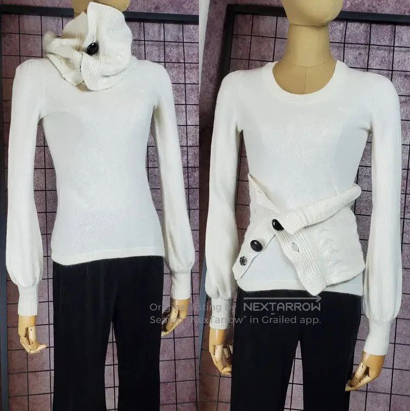 Burberry Cream Wool Blend Long Sleeve Sweater.