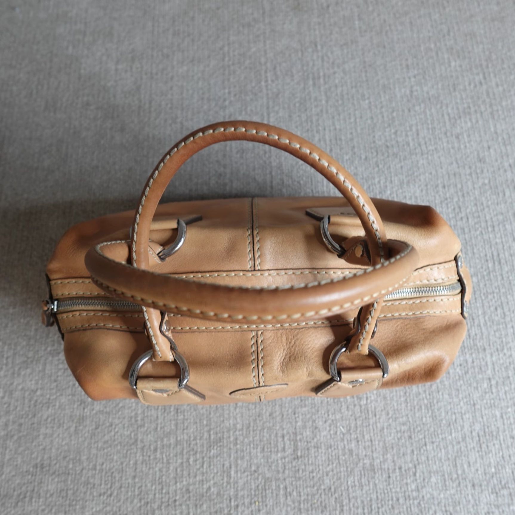 Vintage Tods D-Bag Beige Leather Tote Purse - Small, Double Handles, Zip, Lined, Casual/Party/Cocktail, Women’s, Beige/Brown, Solid Pattern Size ONE SIZE - 3 Thumbnail