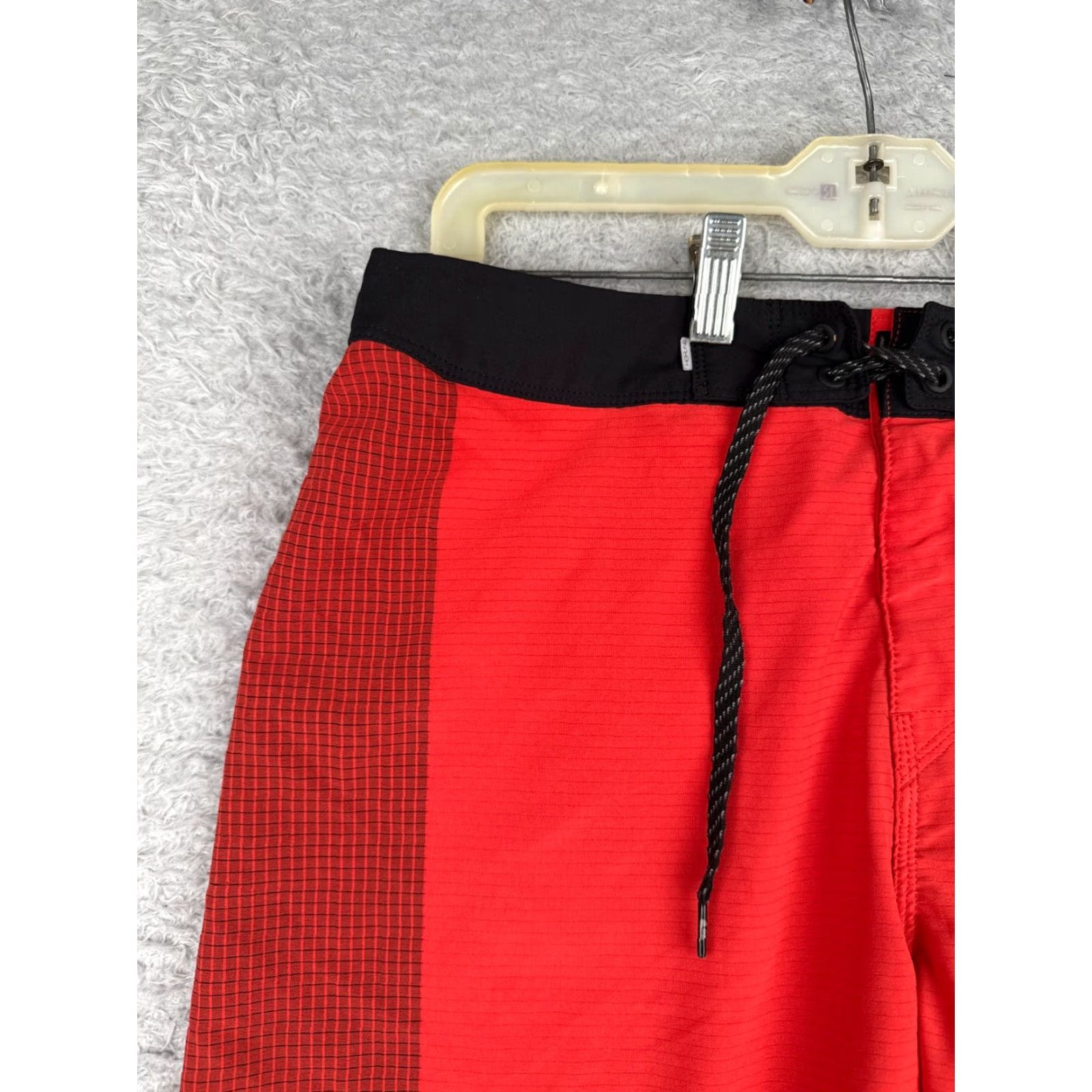 Quiksilver Quiksilver Shorts Mens 32 Red Pockets Board Polyester 32x9 Size US 32 / EU 48 - 4 Thumbnail