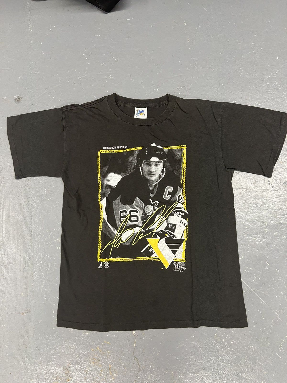 NHL Crazy Vintage 1992 Mario Lemieux Penguins NHL Black T-Shirt Size US L / EU 52-54 / 3 - 1 Thumbnail