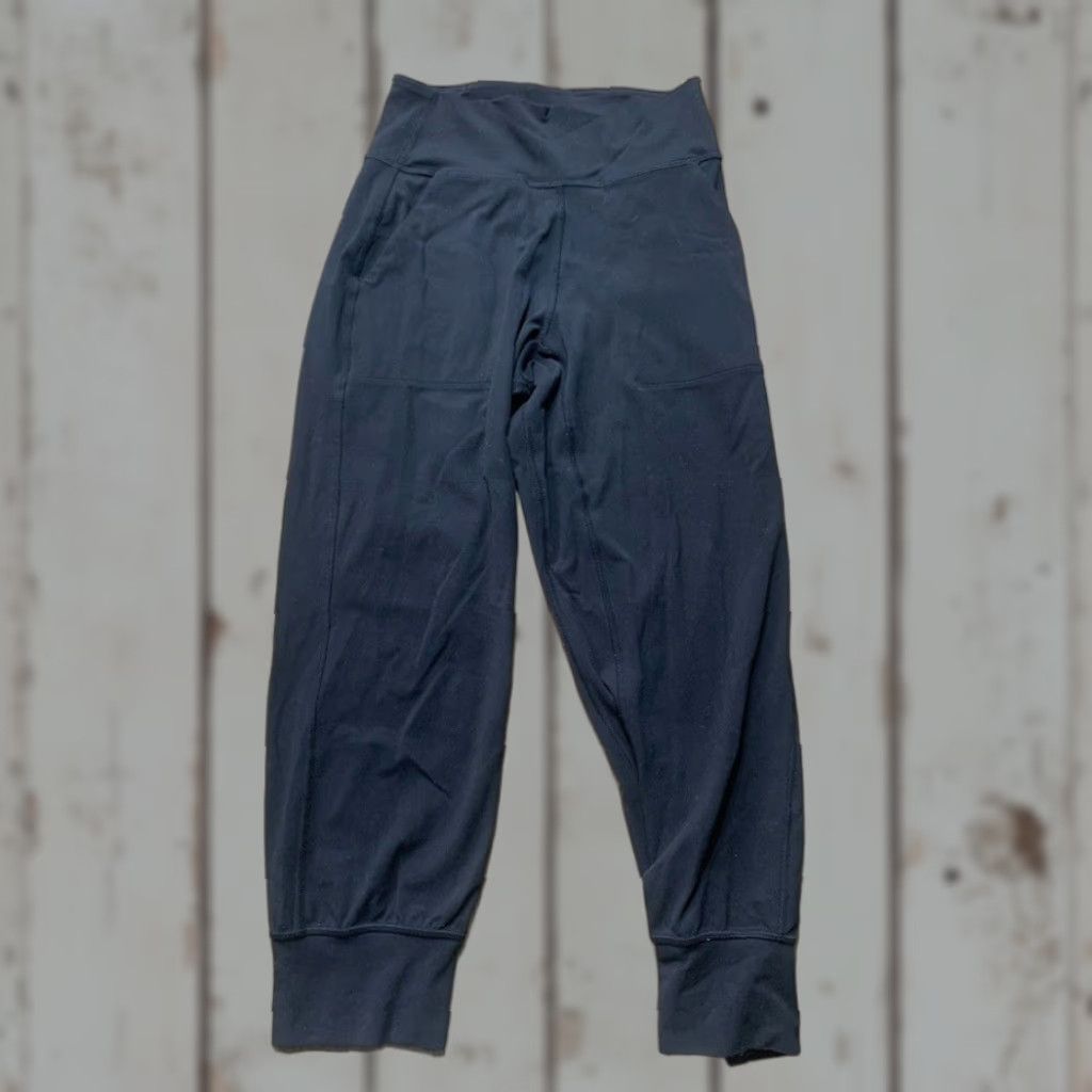 Vintage lululemon athletica Black align jogger crop 4 Pants Women Regular Size 4 Track Pants Size 27" / US 4 / IT 40 - 1 Thumbnail
