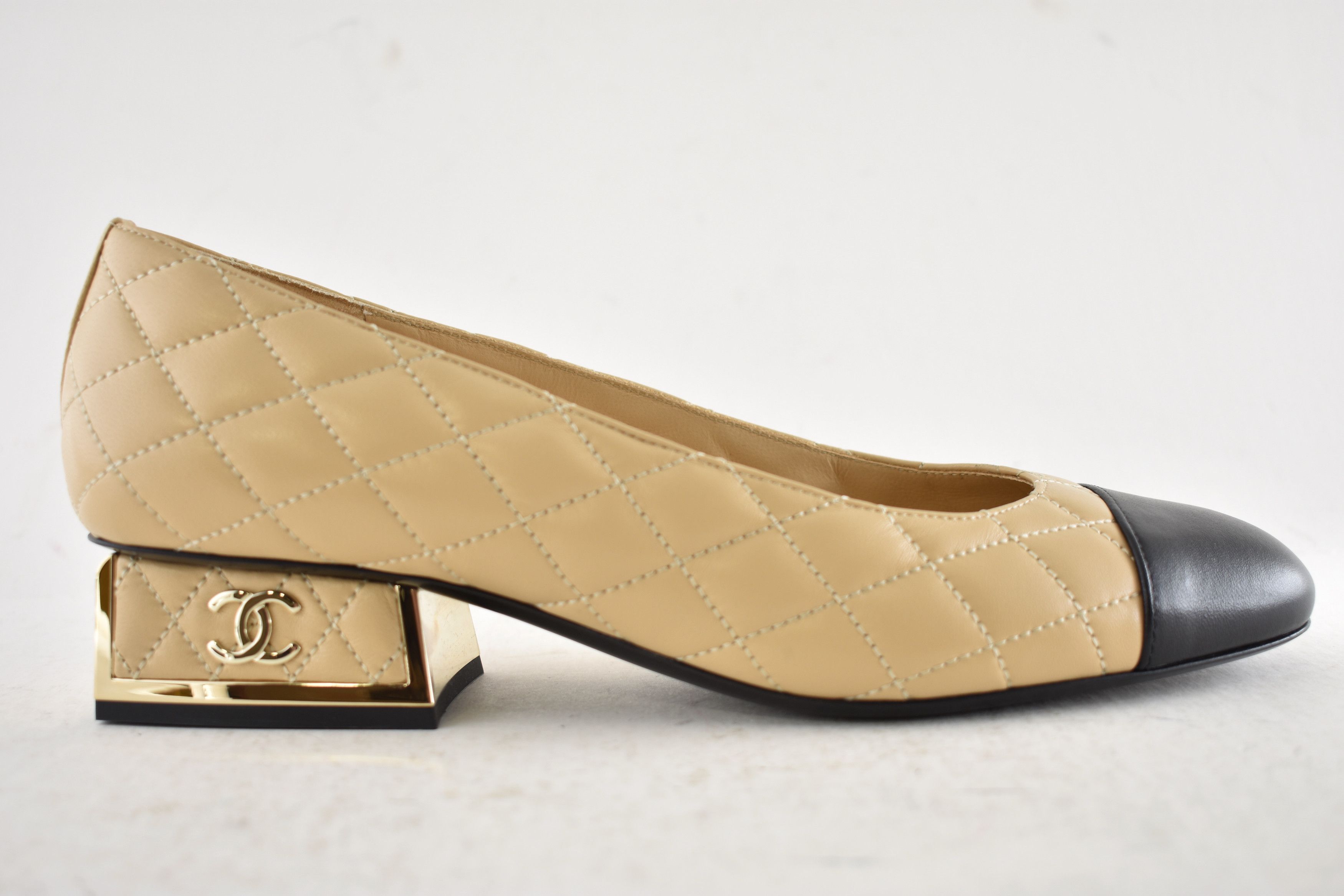 Chanel Chanel 24B Beige Lambskin Quilted Gold Block Heel Pumps 38.5 Size US 8.5 / IT 38.5 - 2 Thumbnail