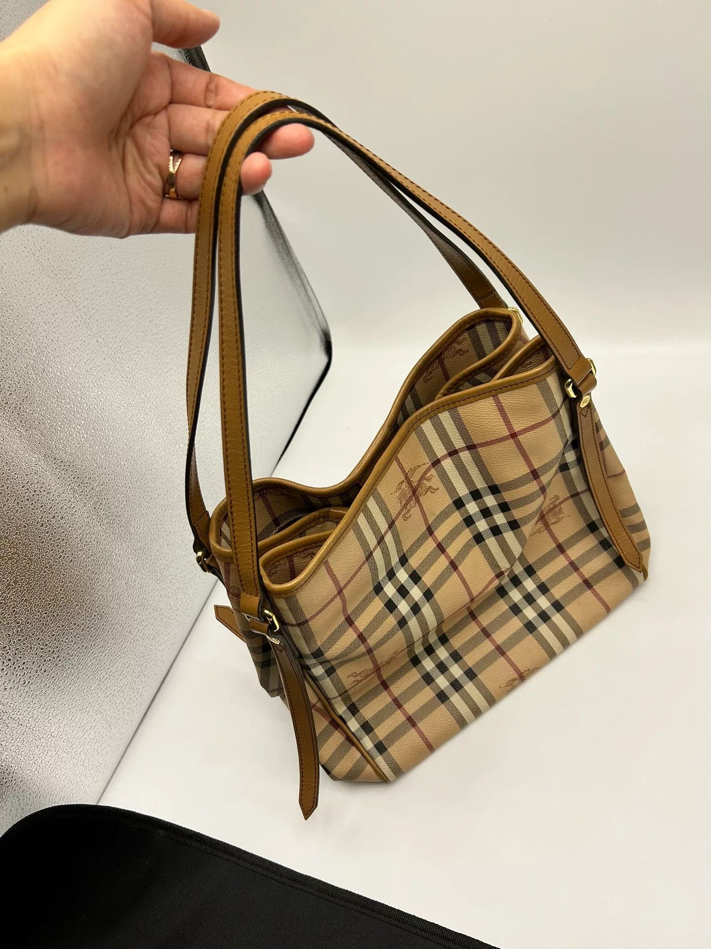 Burberry Pre-loved Bag Very good condition Size ONE SIZE - 1 Thumbnail