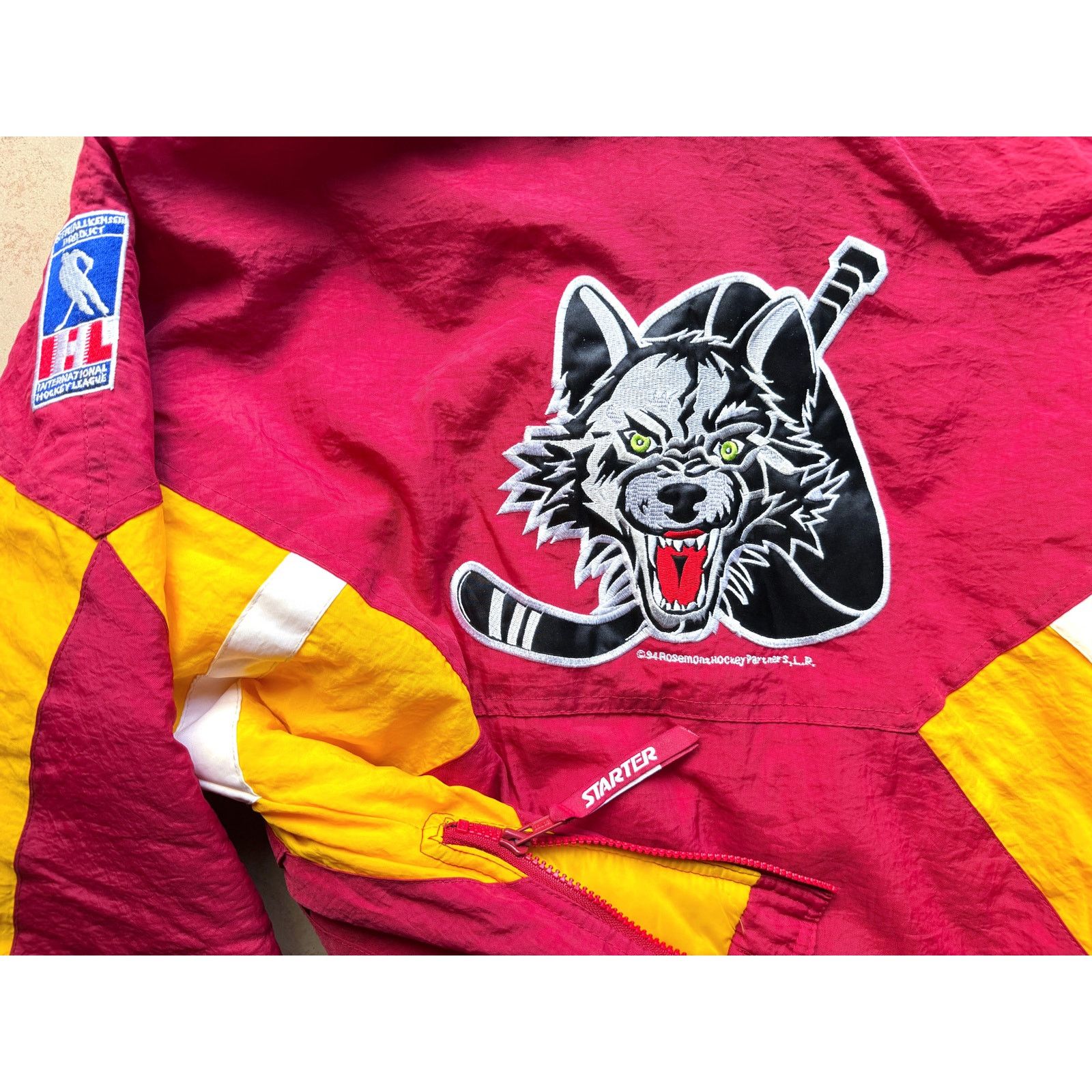 NHL × Starter Chicago Wolves 90s STARTER puffer Pullover M red IHL vintage Size US M / EU 48-50 / 2 - 4 Thumbnail