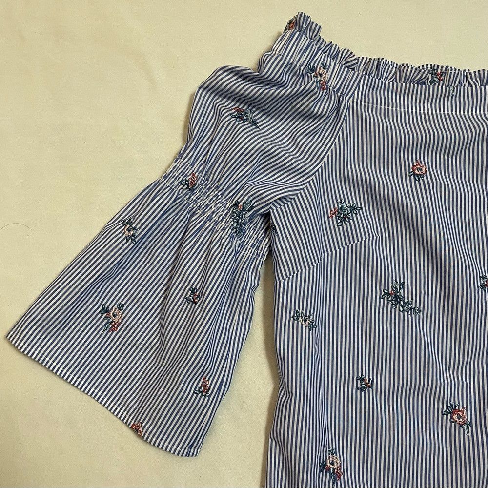 White House Black Market NWT New $99 White House Black Market Embroidered Off-The-Sh Size S / US 4 / IT 40 - 9 Thumbnail