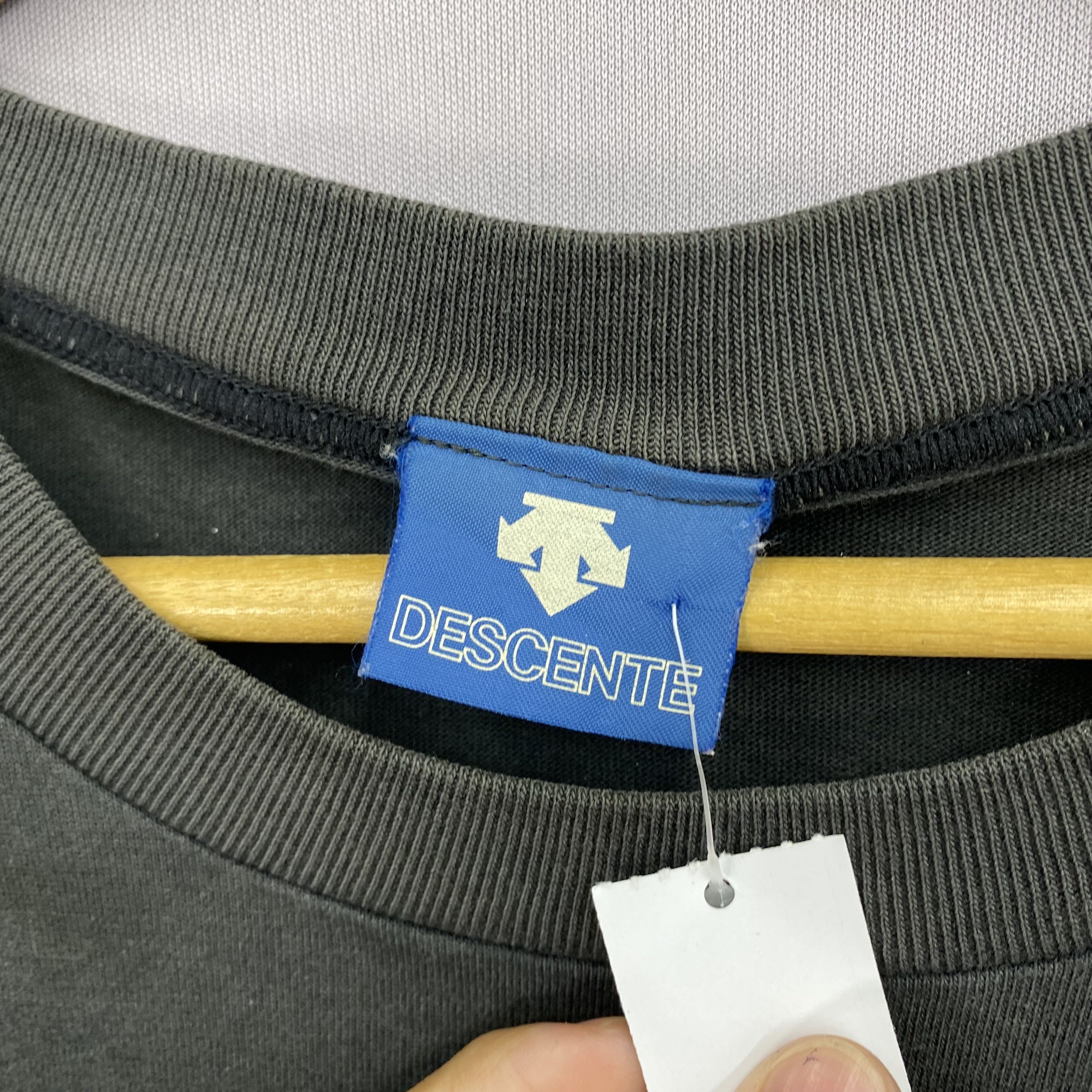 Vintage Vintage 90s Descente T-Shirt Japanese sportswear Tee Size US M / EU 48-50 / 2 - 4 Thumbnail