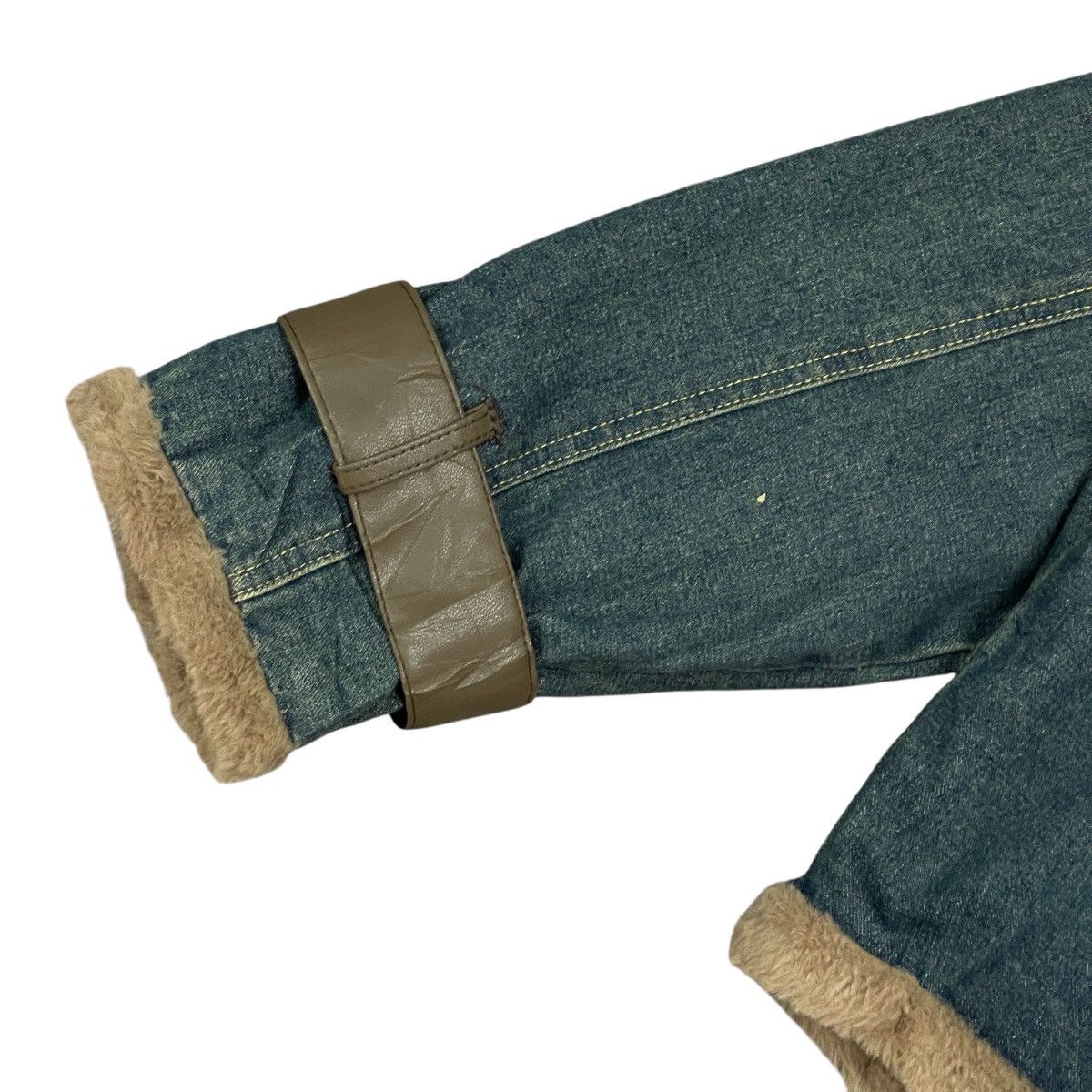 Japanese Brand Vintage Faux Fur Trimmed Denim Jacket — Leather Straps Size L / US 10 / IT 46 - 15 Thumbnail