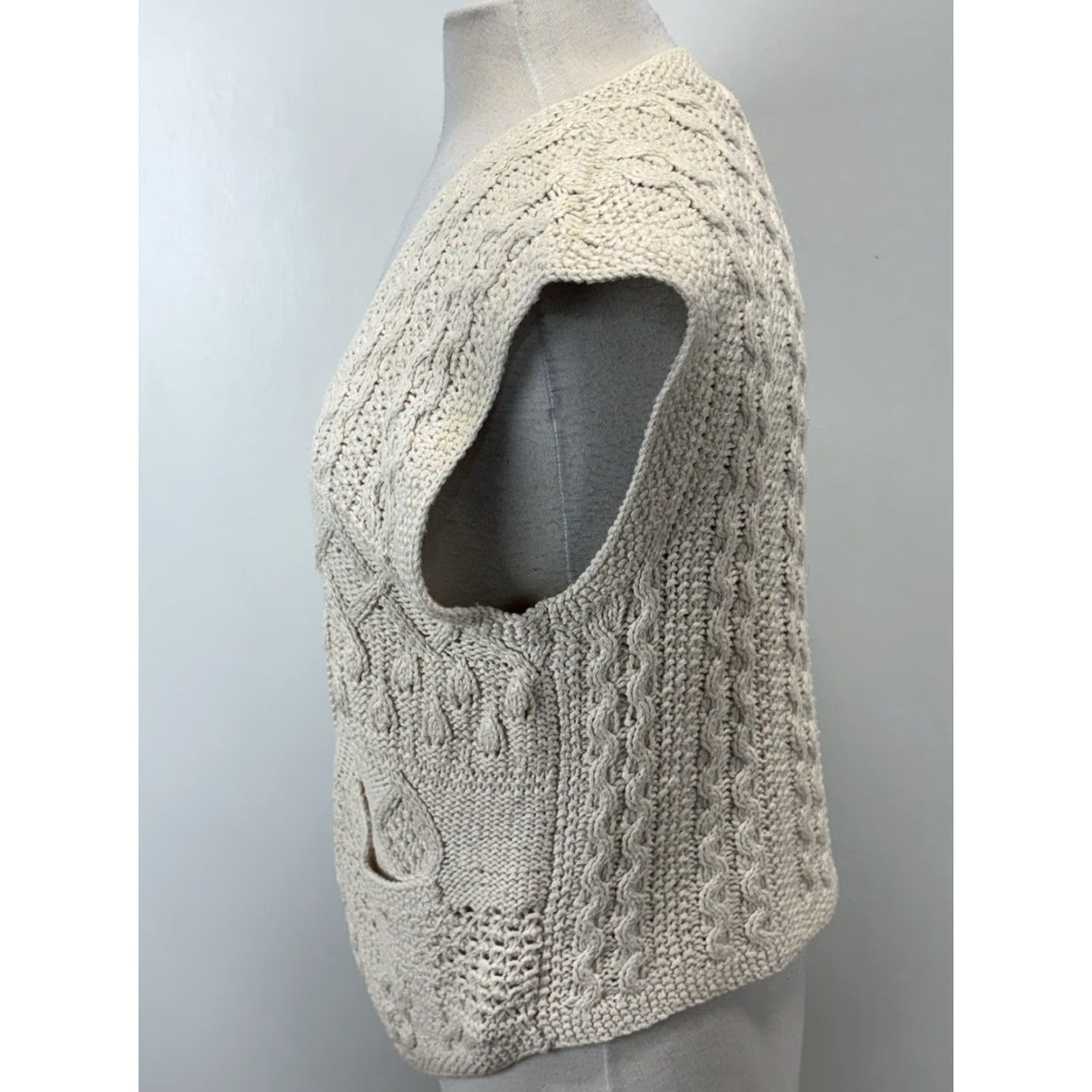 Talbots VINTAGE Talbots Hand Knit Sweater Women’s Small Ivory Cableknit 90s Fisherman V-Neck Sleeveless Vest Mens? Size S / US 4 / IT 40 - 2 Thumbnail