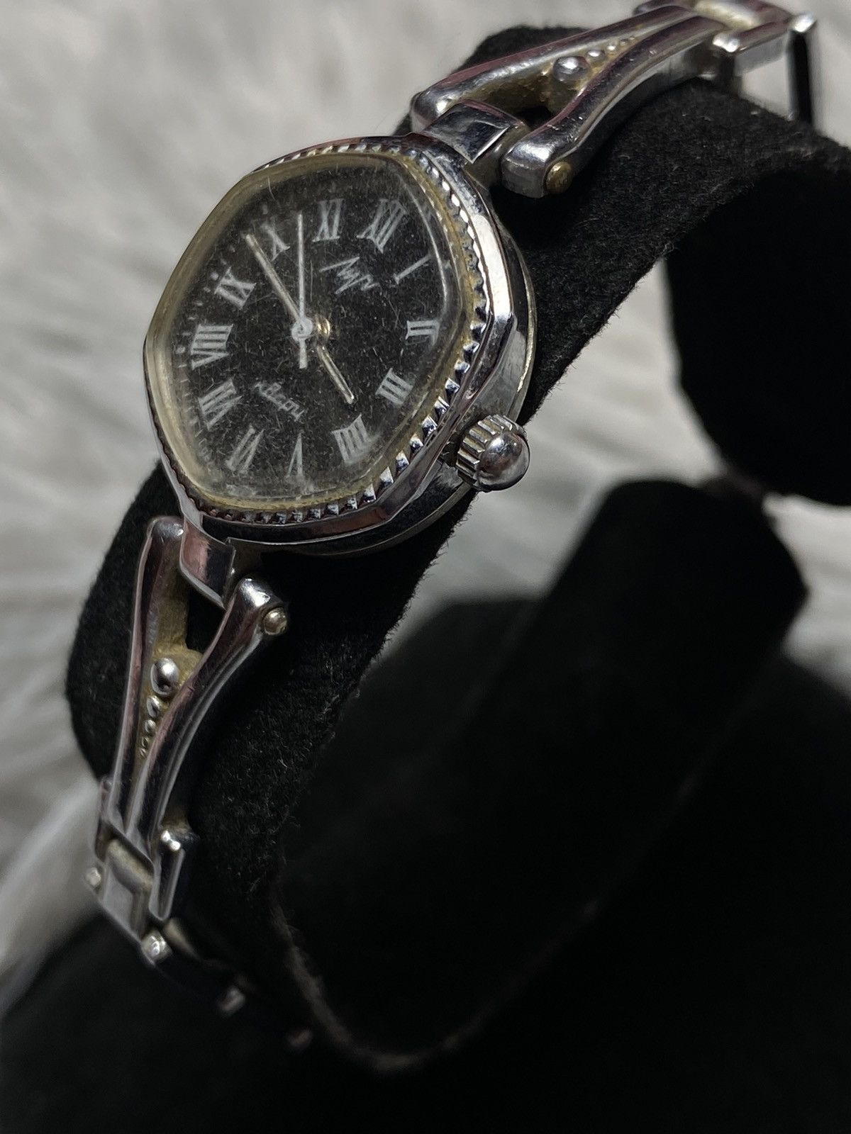 Japanese Brand Vintage Luch Roman Numeral Wristwatch | Japanese Brand Size ONE SIZE - 3 Thumbnail