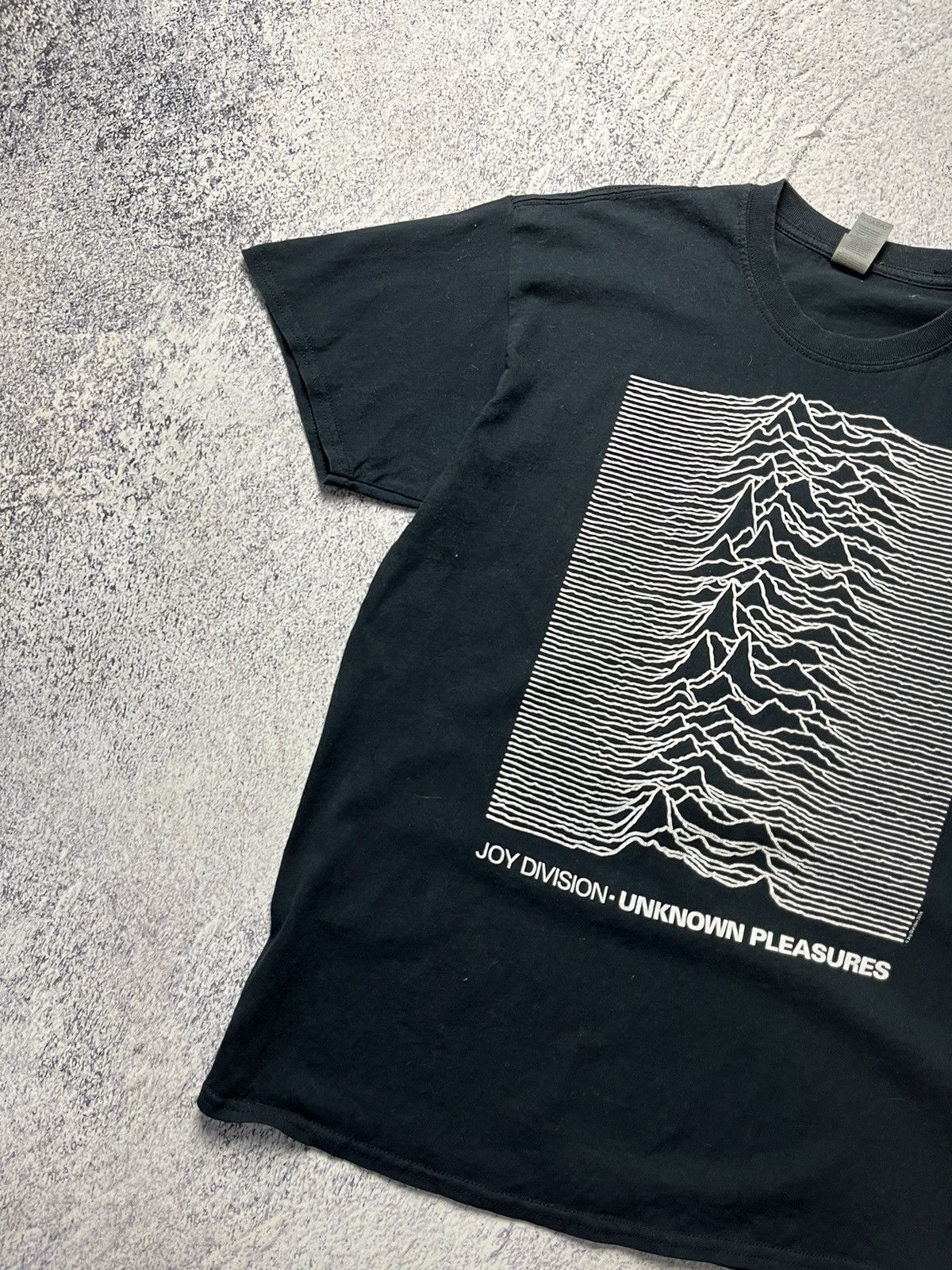 Band Tees Vintage Joy Division Unkown Pleasures Graphic 2016 T-Shirt Size US L / EU 52-54 / 3 - 2 Thumbnail