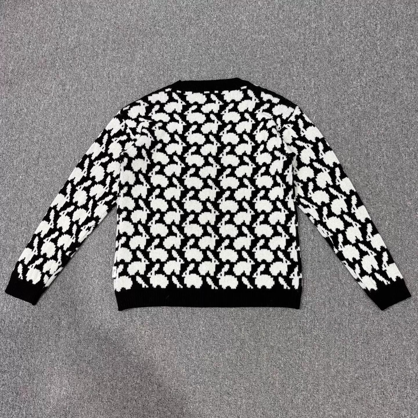 Moncler Moncler Rabbit Pattern Sweater L Size 99 New Size L / US 10 / IT 46 - 2 Thumbnail