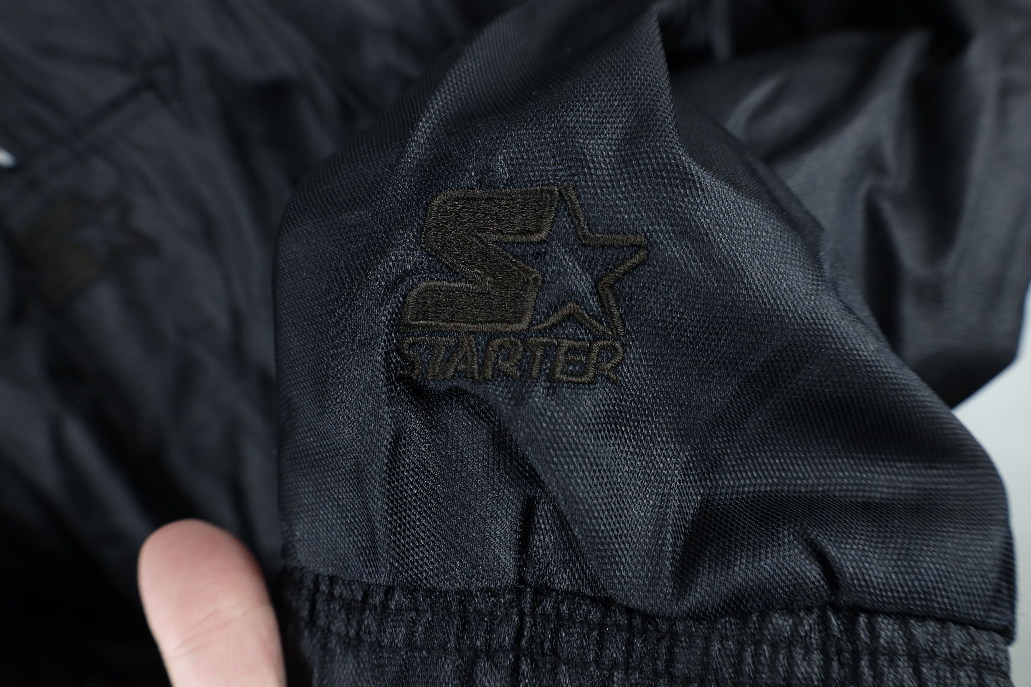 Starter × Vintage Vintage 90s Starter Black Hooded Pullover Windbreaker Jacket Size US XL / EU 56 / 4 - 4 Thumbnail