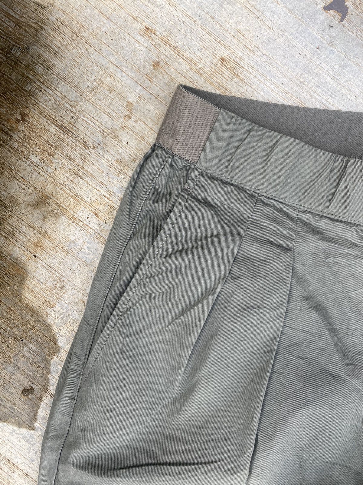Lemaire × Uniqlo Uniqlo X Lemaire olive green elastic pants Size US 26 / EU 42 - 3 Thumbnail