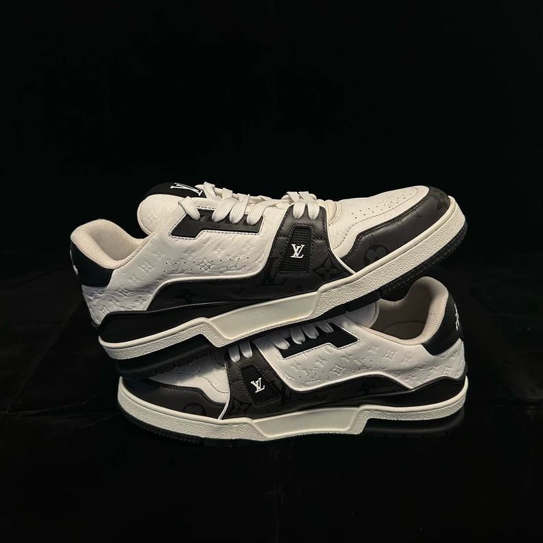 Louis Vuitton Louis Vuitton Black and white embossed Trainer board shoes Size US 9.5 / EU 42-43 - 4 Thumbnail