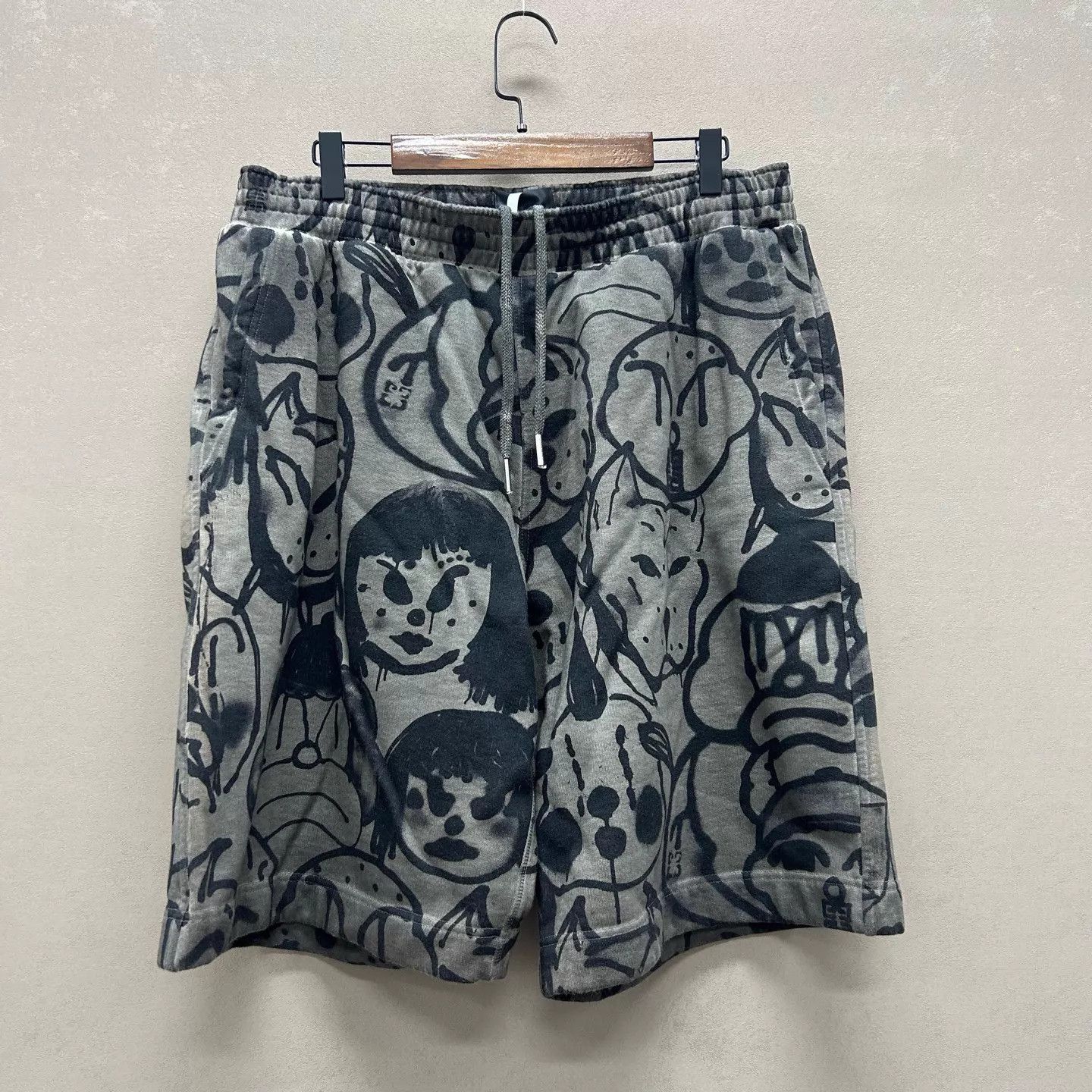 Givenchy Givenchy Chito x Graffiti Dog Head Shorts NWT XL Size US 36 / EU 52 - 1 Thumbnail